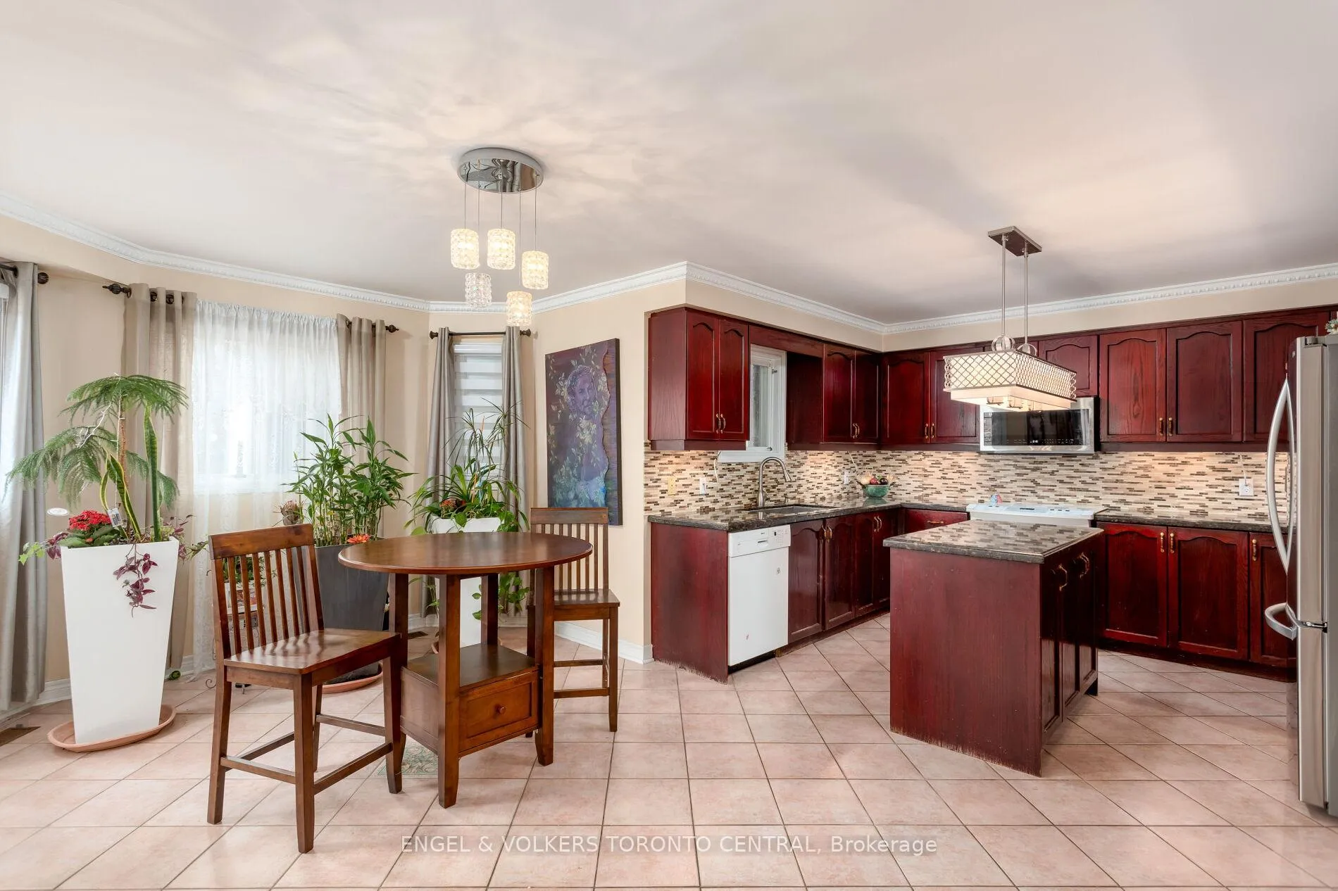 Photo 12 of 144 Claremont Lane, Vaughan, West Woodbridge — HOMEH