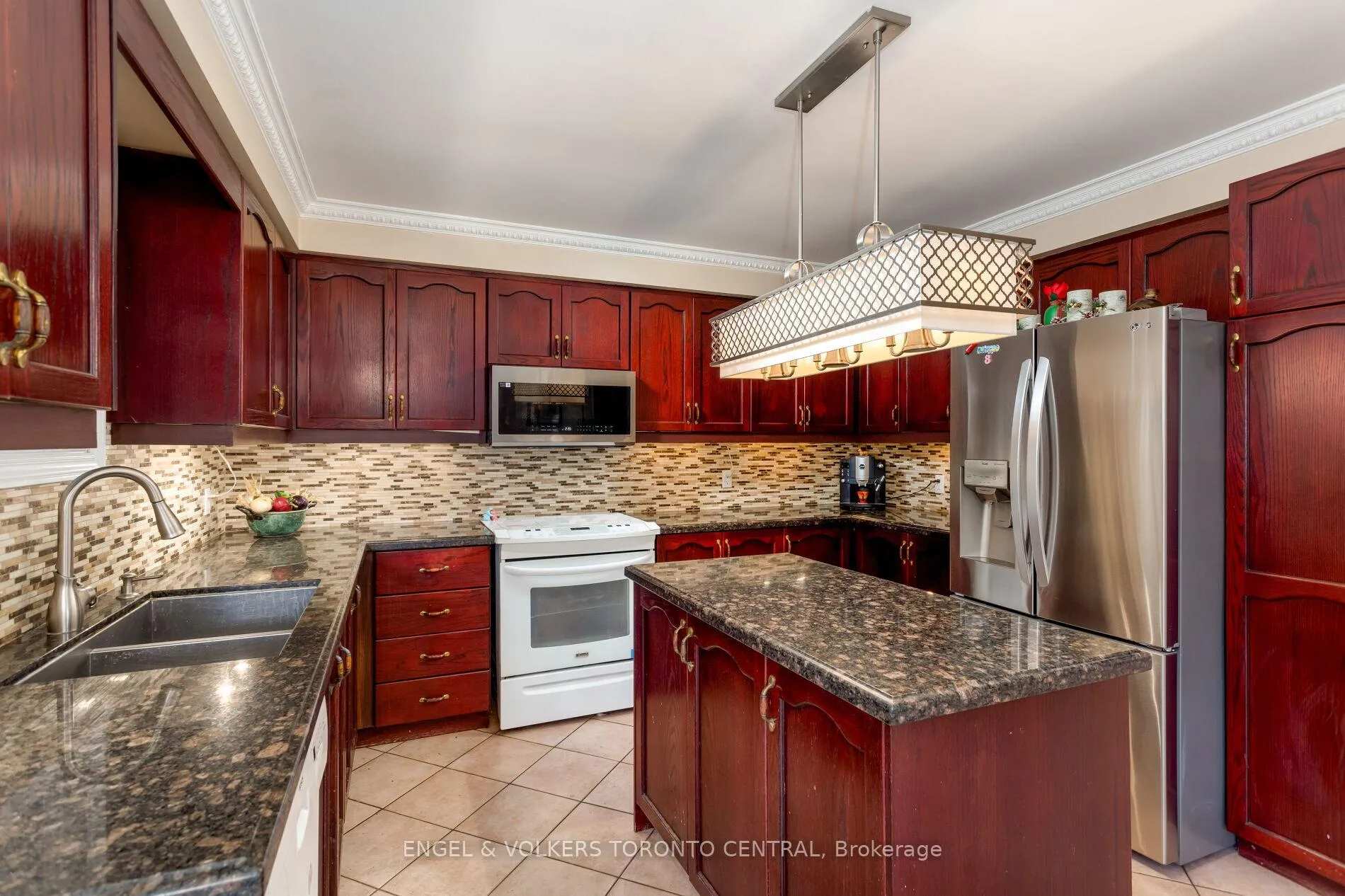 Photo 13 of 144 Claremont Lane, Vaughan, West Woodbridge — HOMEH