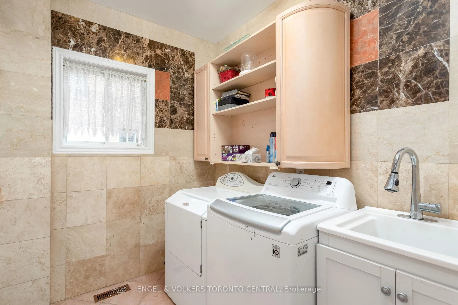 Photo 18 of 144 Claremont Lane, Vaughan, West Woodbridge — HOMEH