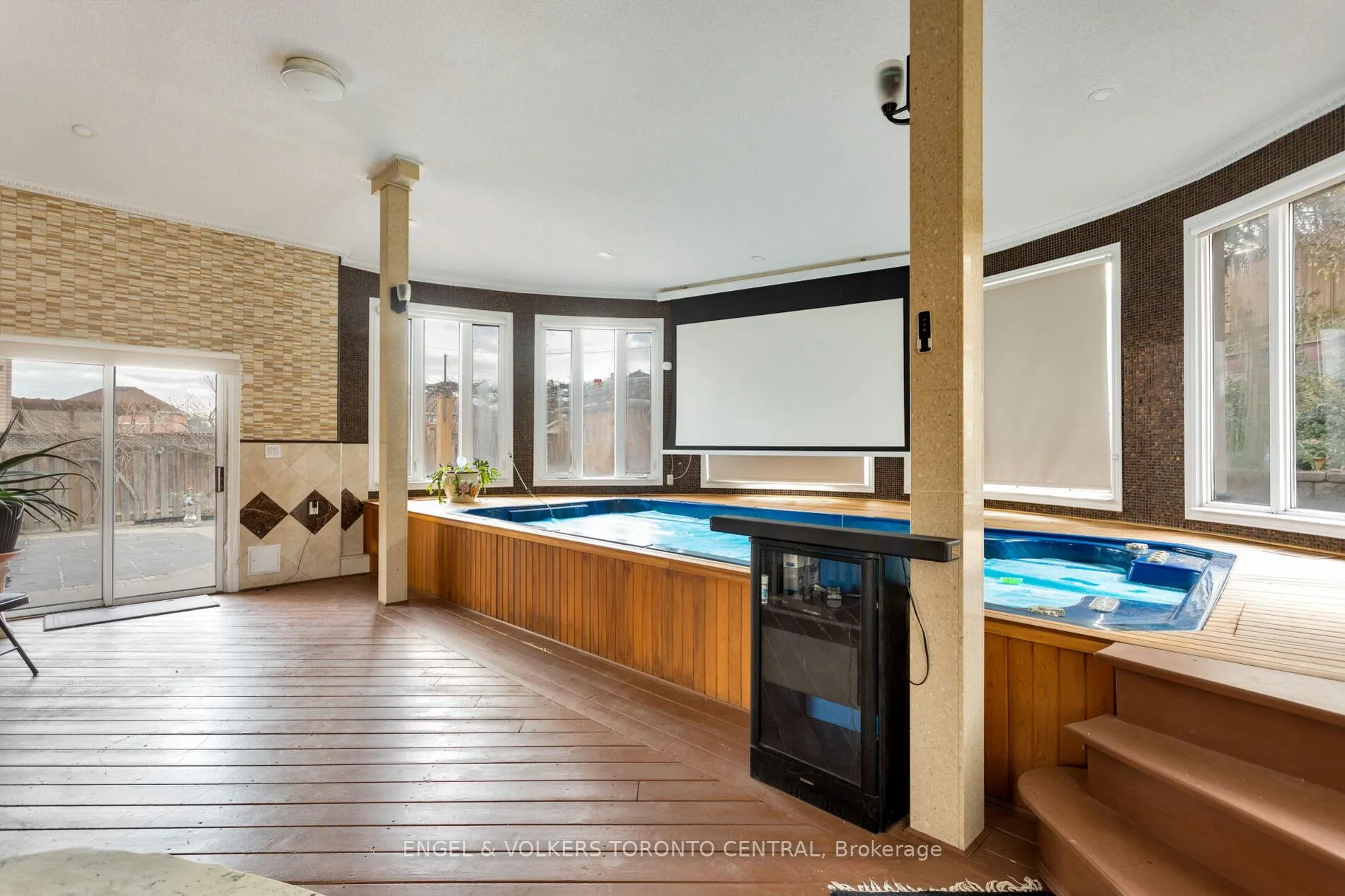 Photo 23 of 144 Claremont Lane, Vaughan, West Woodbridge — HOMEH