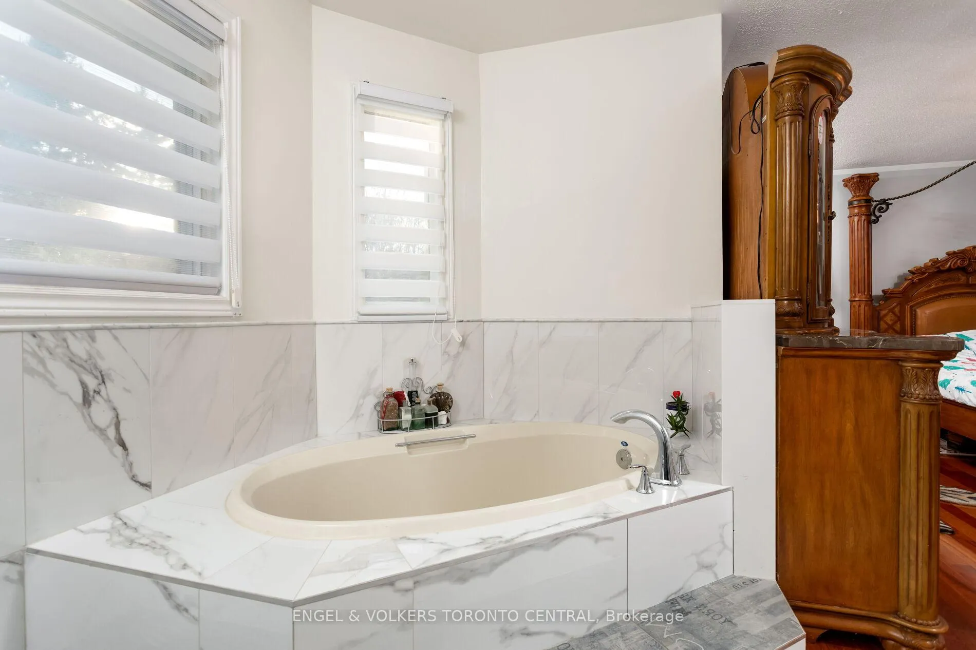 Photo 30 of 144 Claremont Lane, Vaughan, West Woodbridge — HOMEH
