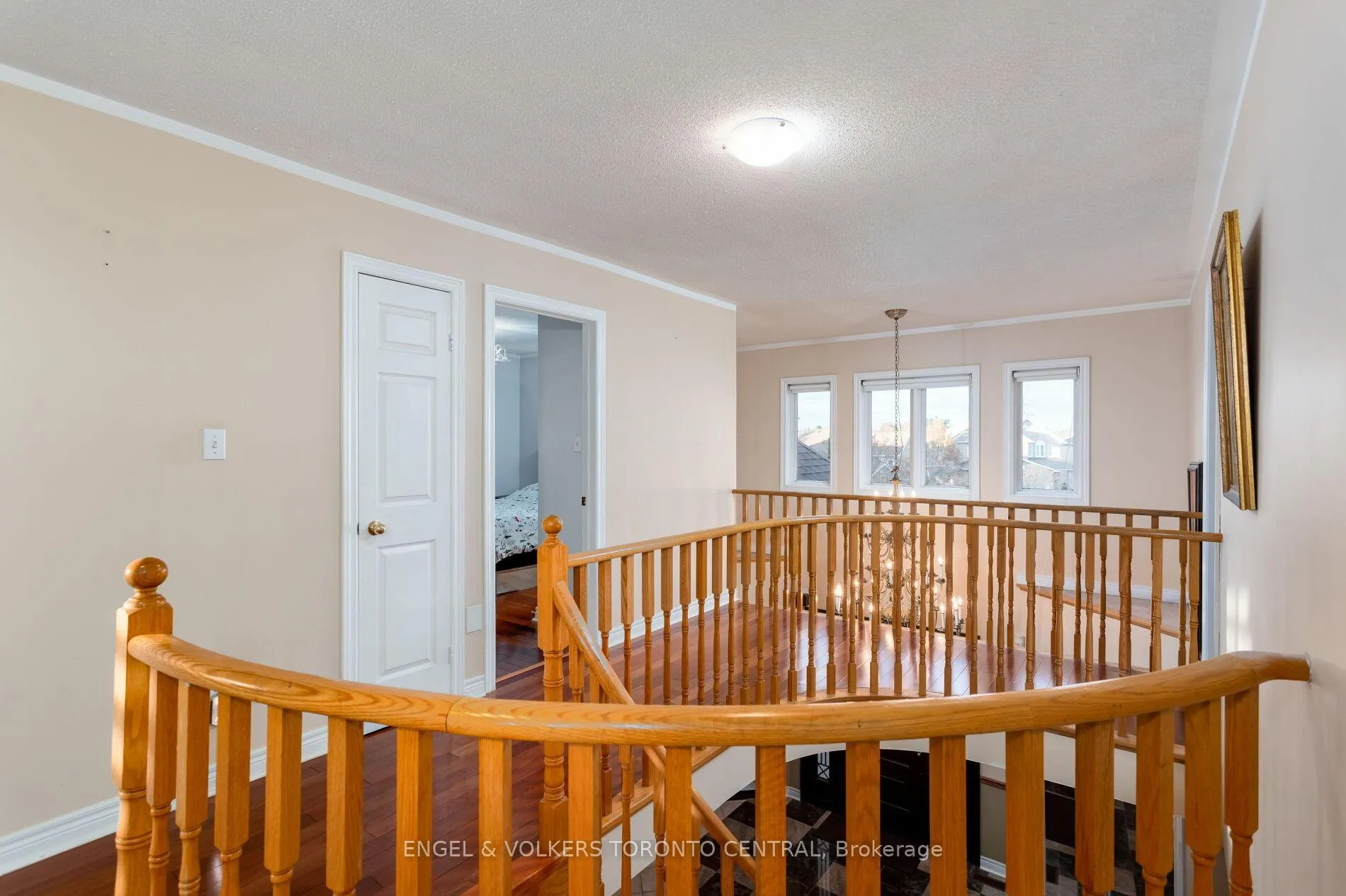 Photo 34 of 144 Claremont Lane, Vaughan, West Woodbridge — HOMEH