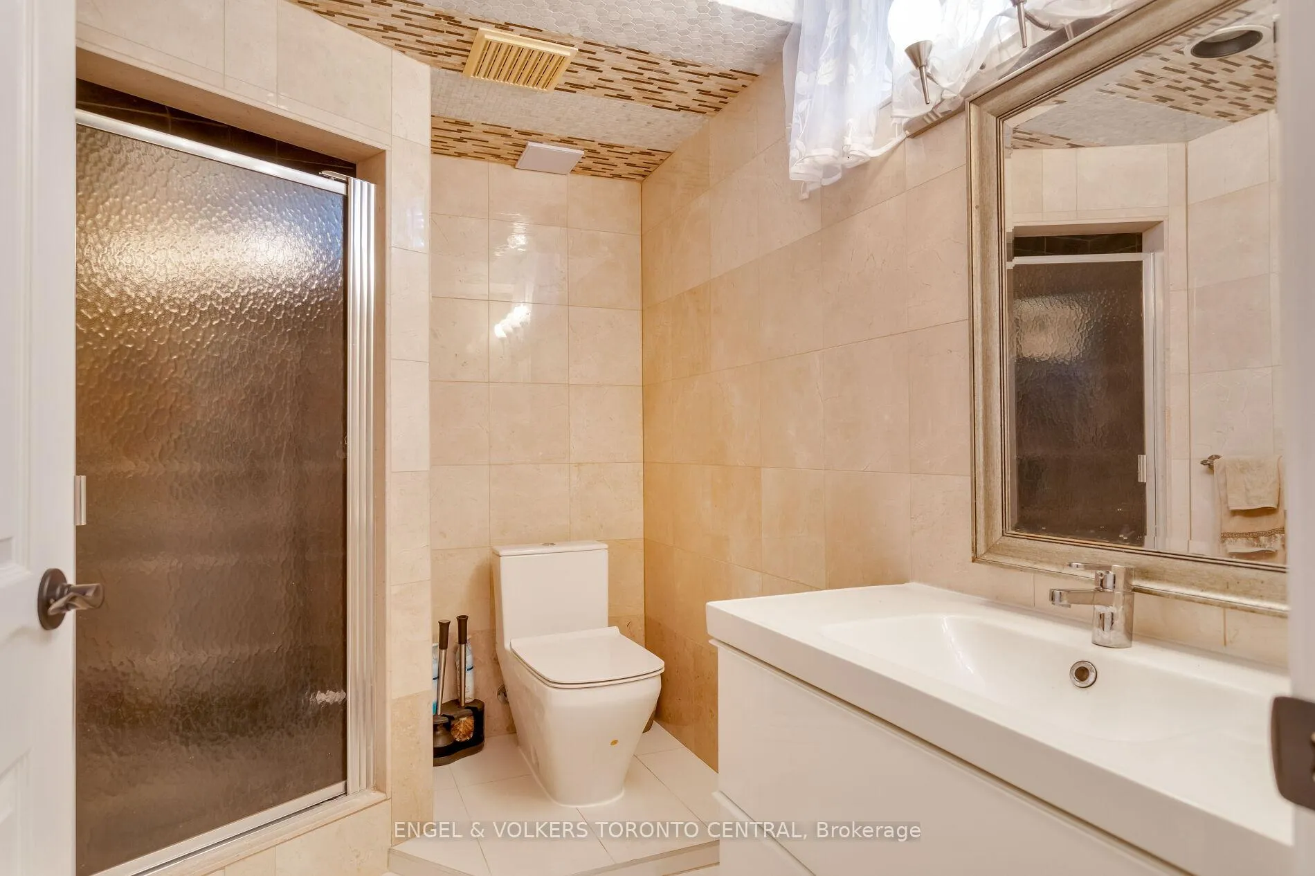 Photo 42 of 144 Claremont Lane, Vaughan, West Woodbridge — HOMEH