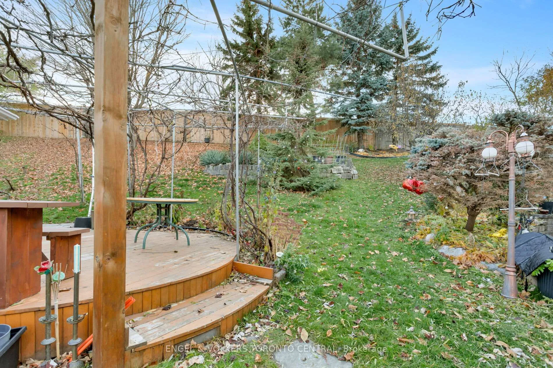 Photo 48 of 144 Claremont Lane, Vaughan, West Woodbridge — HOMEH