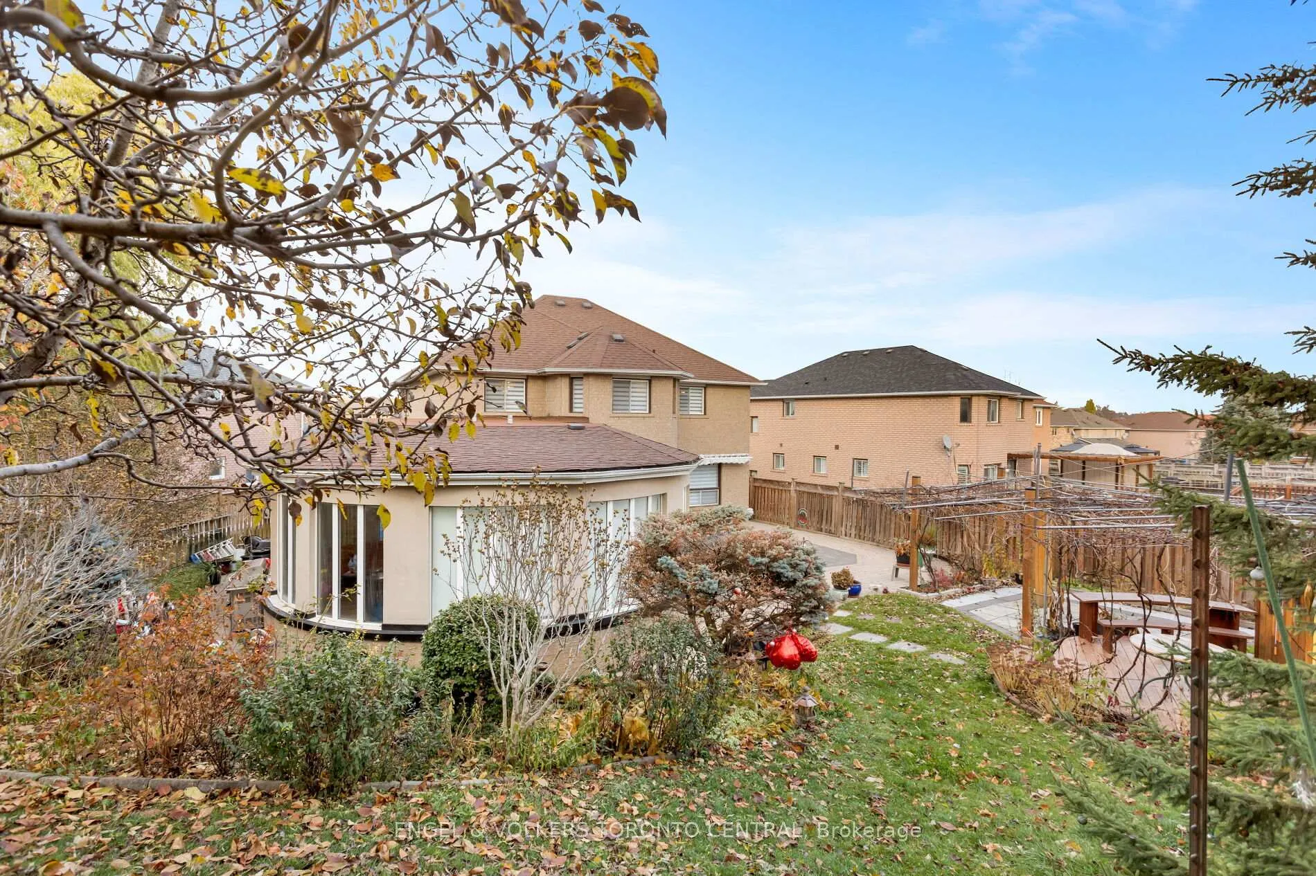 Photo 49 of 144 Claremont Lane, Vaughan, West Woodbridge — HOMEH