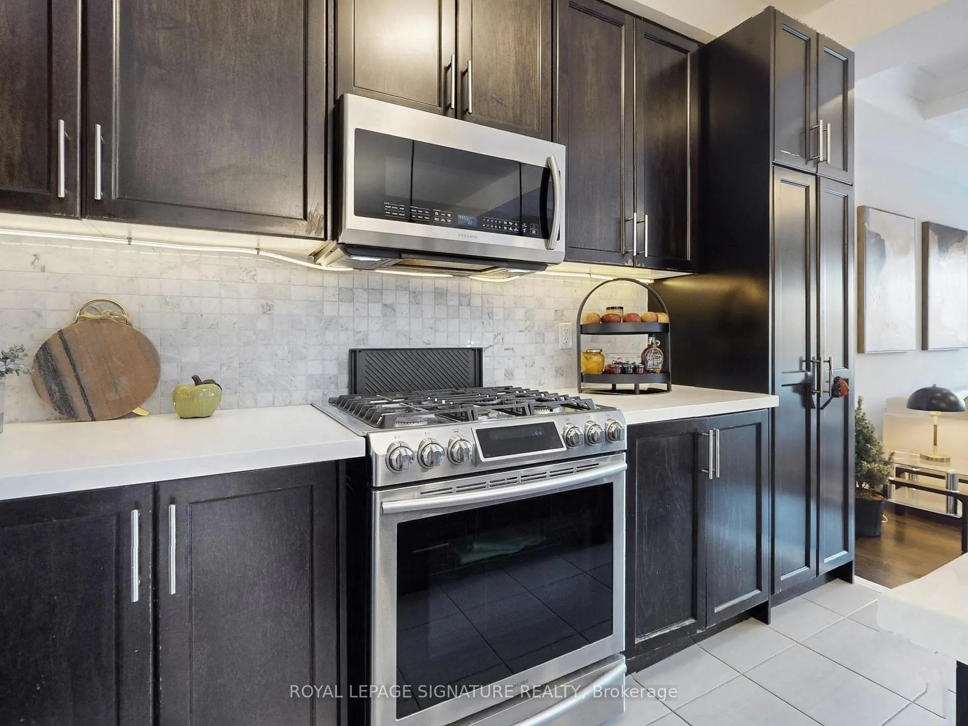 Photo 11 of 27 Michael Cummings Court, Uxbridge — HOMEH