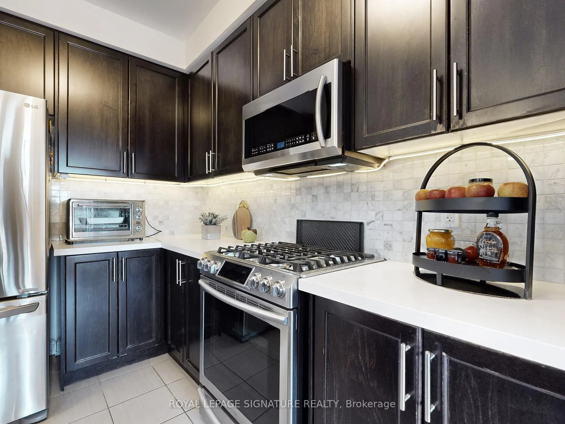 Photo 12 of 27 Michael Cummings Court, Uxbridge — HOMEH