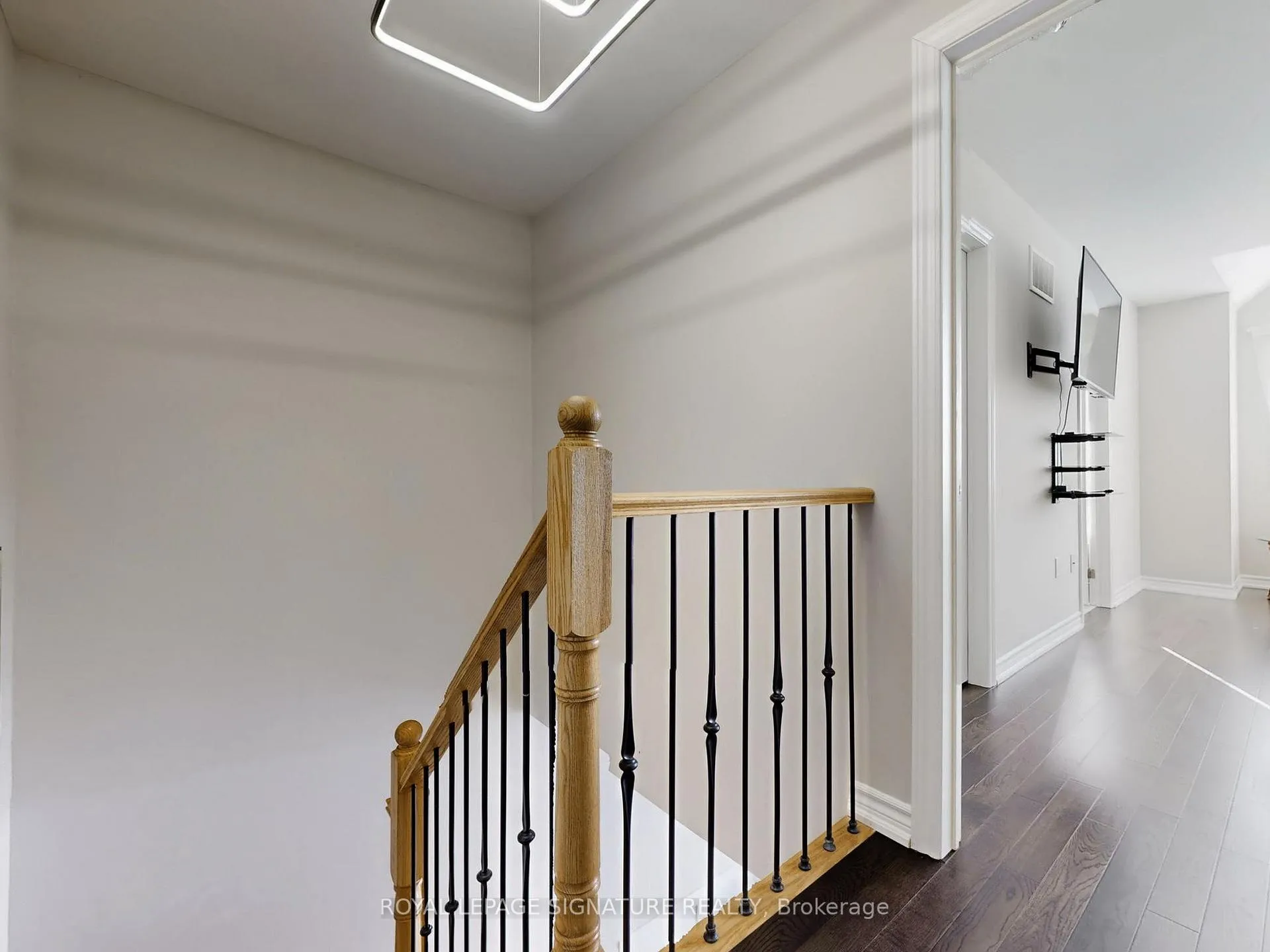Photo 19 of 27 Michael Cummings Court, Uxbridge — HOMEH