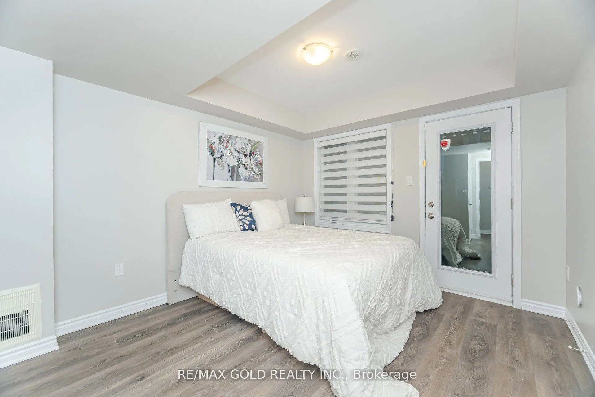 Photo 3 of 75 Baycliffe Crescent, Brampton, Northwest Brampton — HOMEH