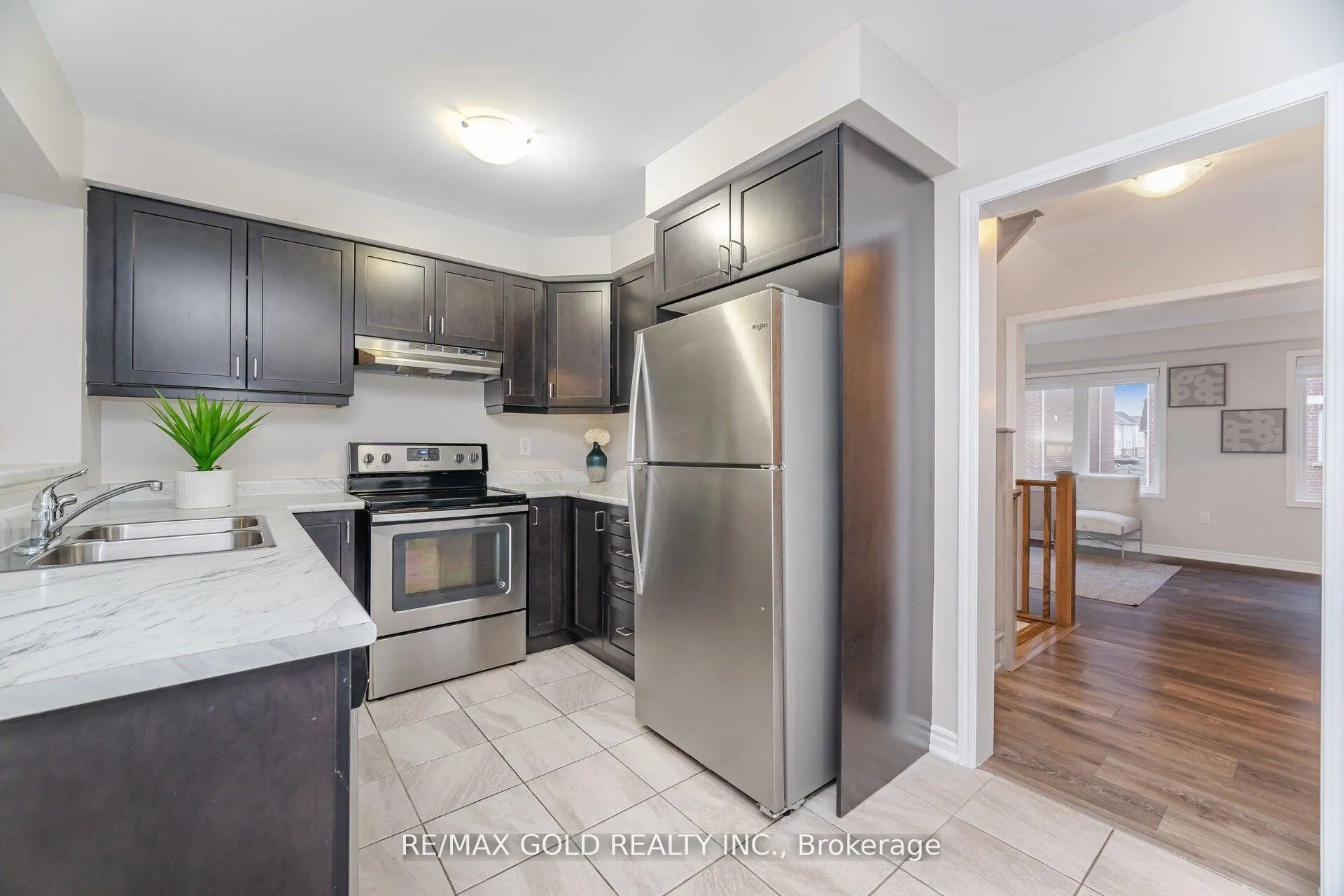 Photo 9 of 75 Baycliffe Crescent, Brampton, Northwest Brampton — HOMEH