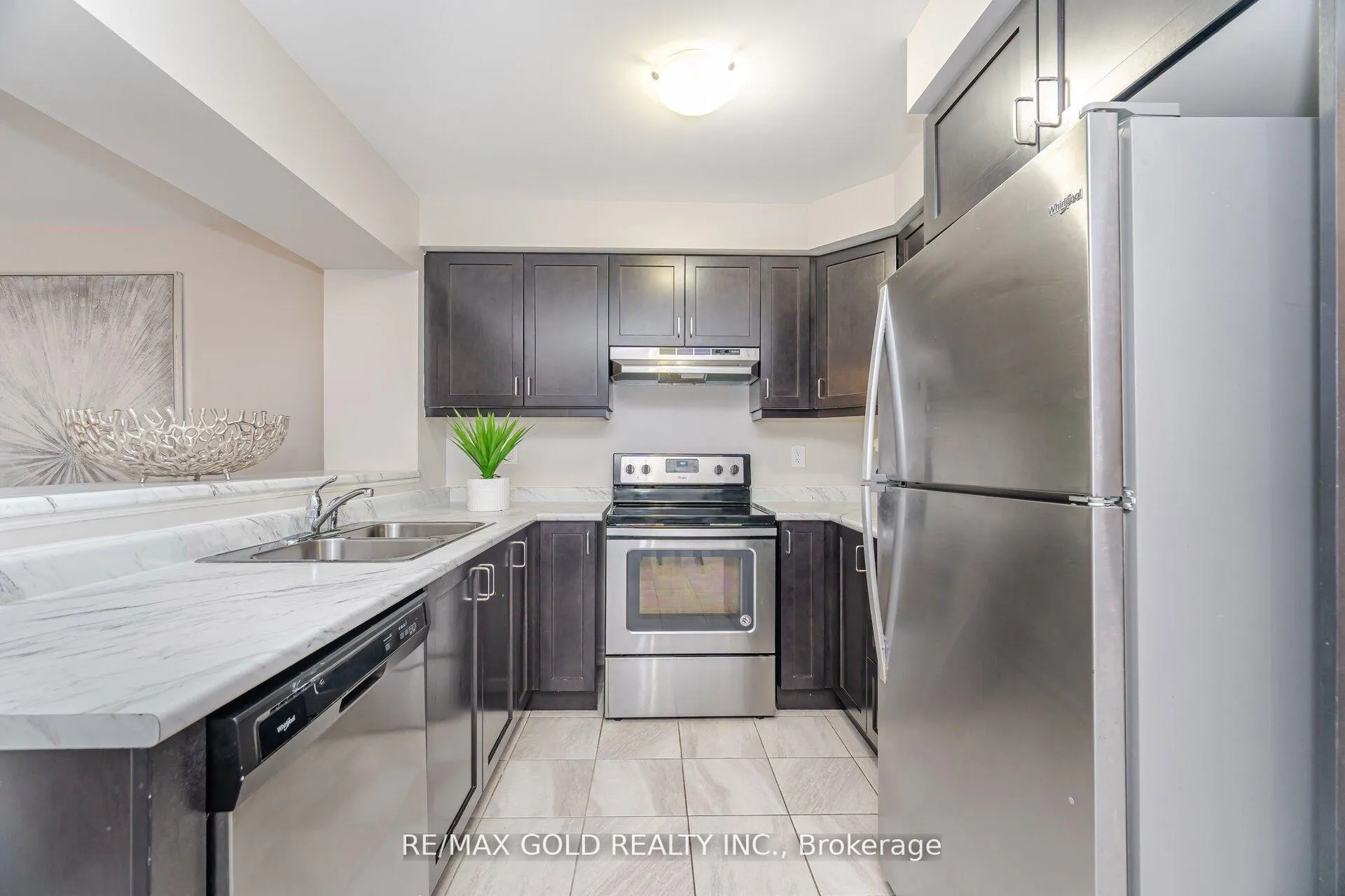 Photo 10 of 75 Baycliffe Crescent, Brampton, Northwest Brampton — HOMEH