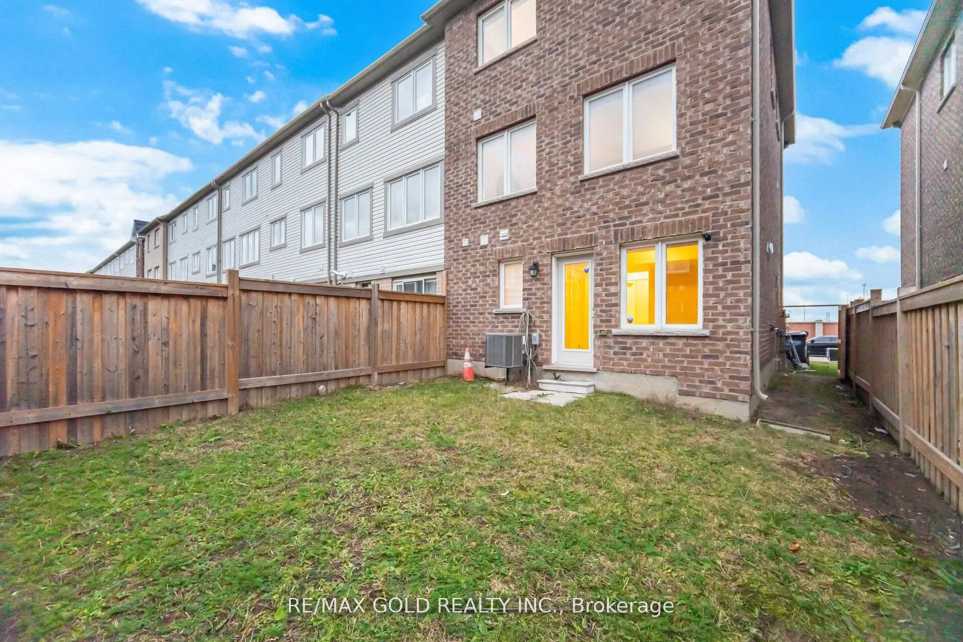 Photo 23 of 75 Baycliffe Crescent, Brampton, Northwest Brampton — HOMEH
