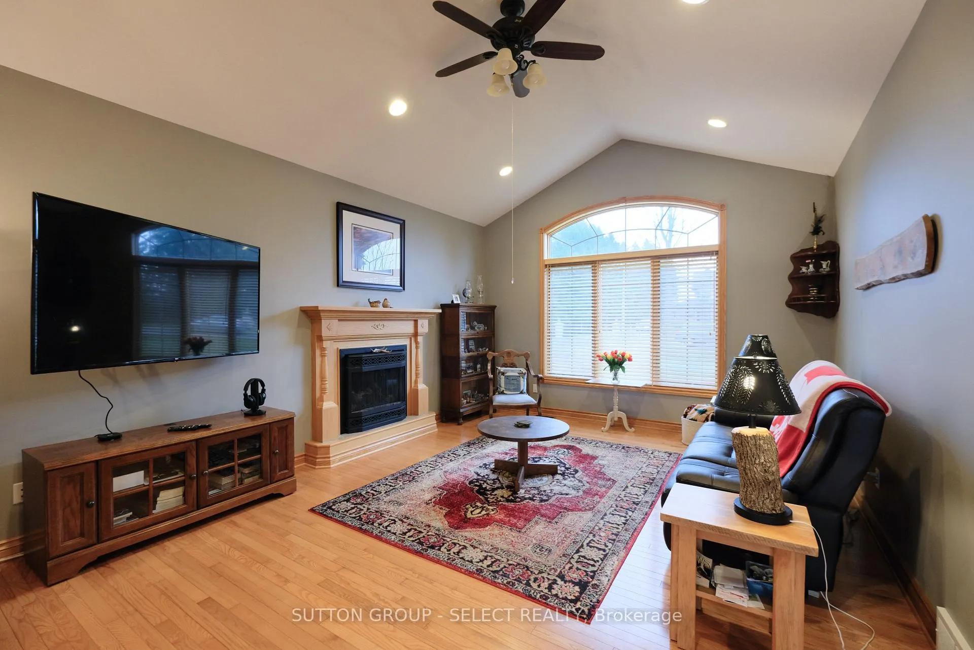 Photo 5 of 7284 Calvert Drive, Strathroy-Caradoc, Rural Strathroy-Caradoc — HOMEH