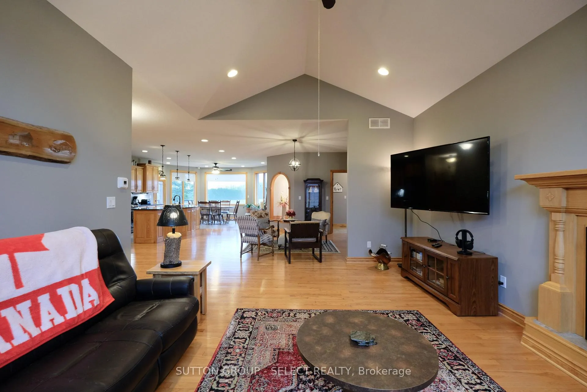 Photo 6 of 7284 Calvert Drive, Strathroy-Caradoc, Rural Strathroy-Caradoc — HOMEH