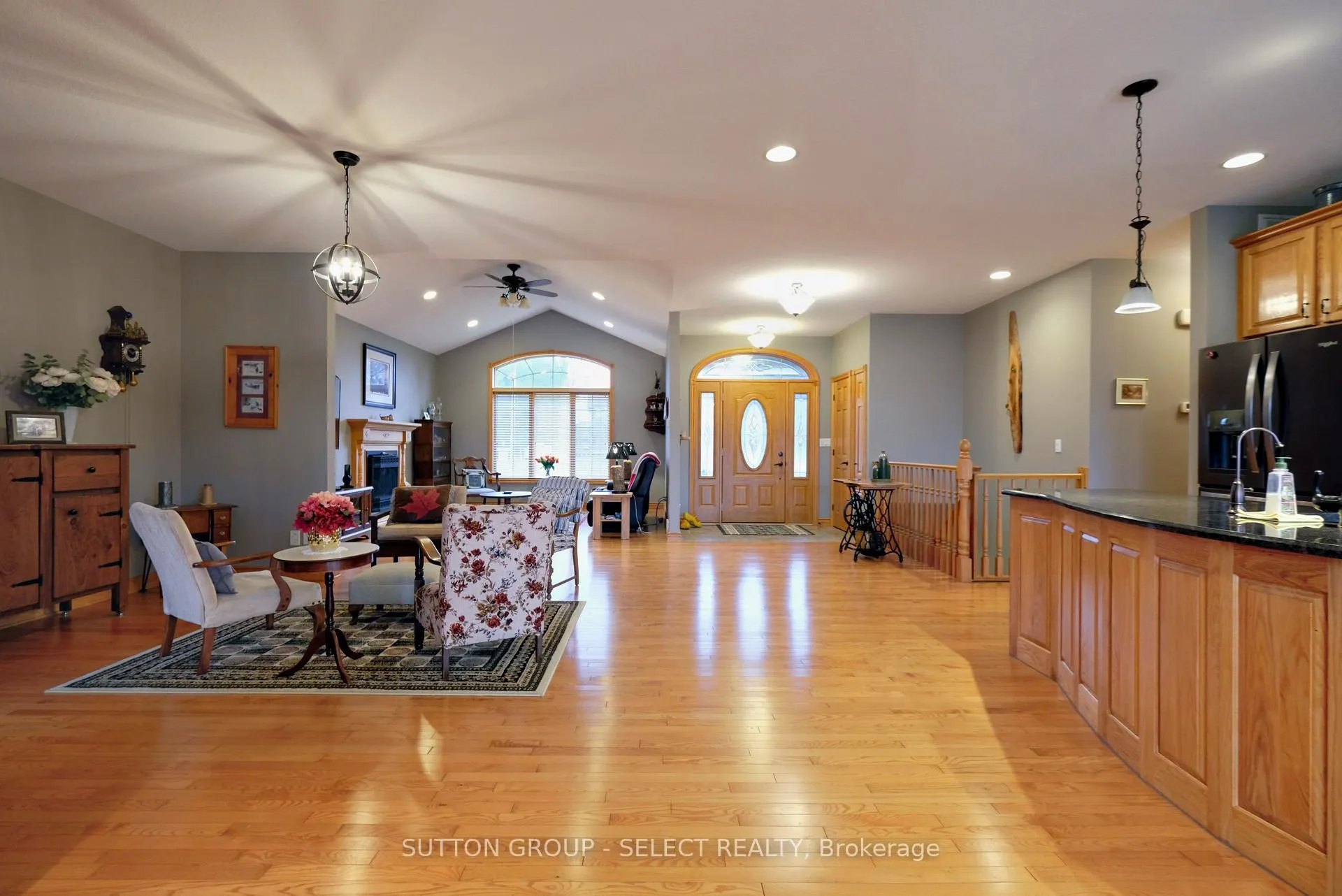 Photo 7 of 7284 Calvert Drive, Strathroy-Caradoc, Rural Strathroy-Caradoc — HOMEH