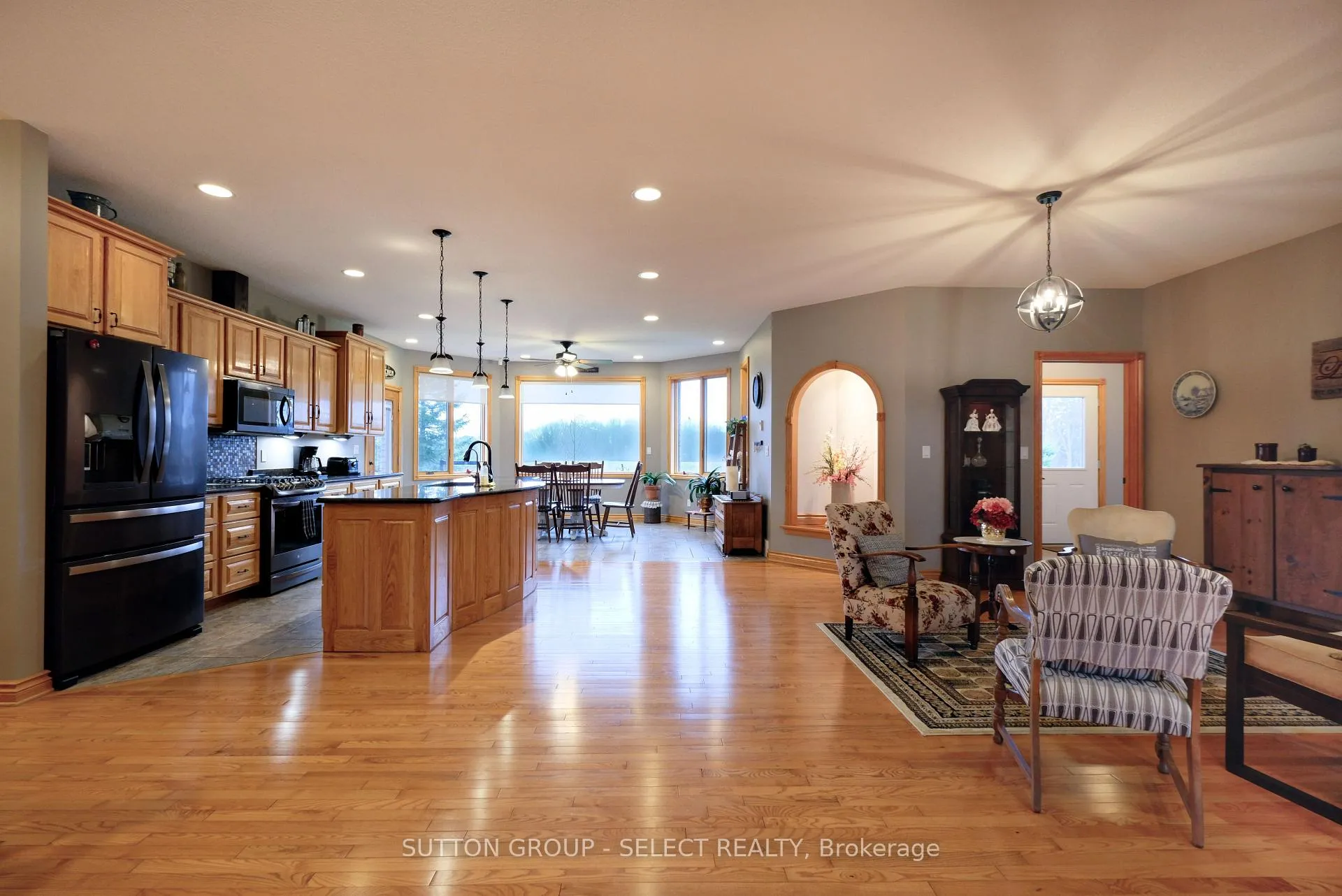 Photo 8 of 7284 Calvert Drive, Strathroy-Caradoc, Rural Strathroy-Caradoc — HOMEH