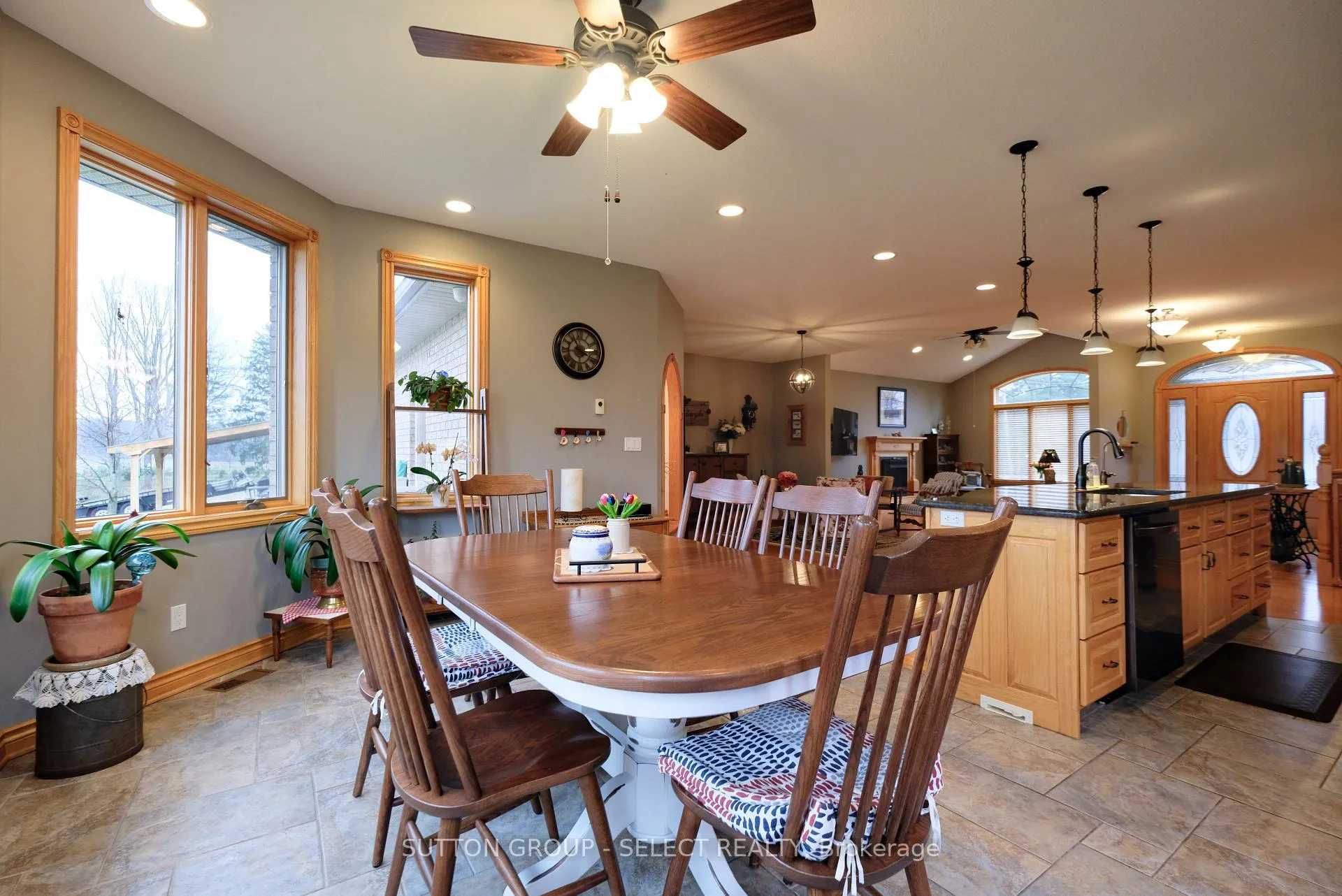 Photo 11 of 7284 Calvert Drive, Strathroy-Caradoc, Rural Strathroy-Caradoc — HOMEH