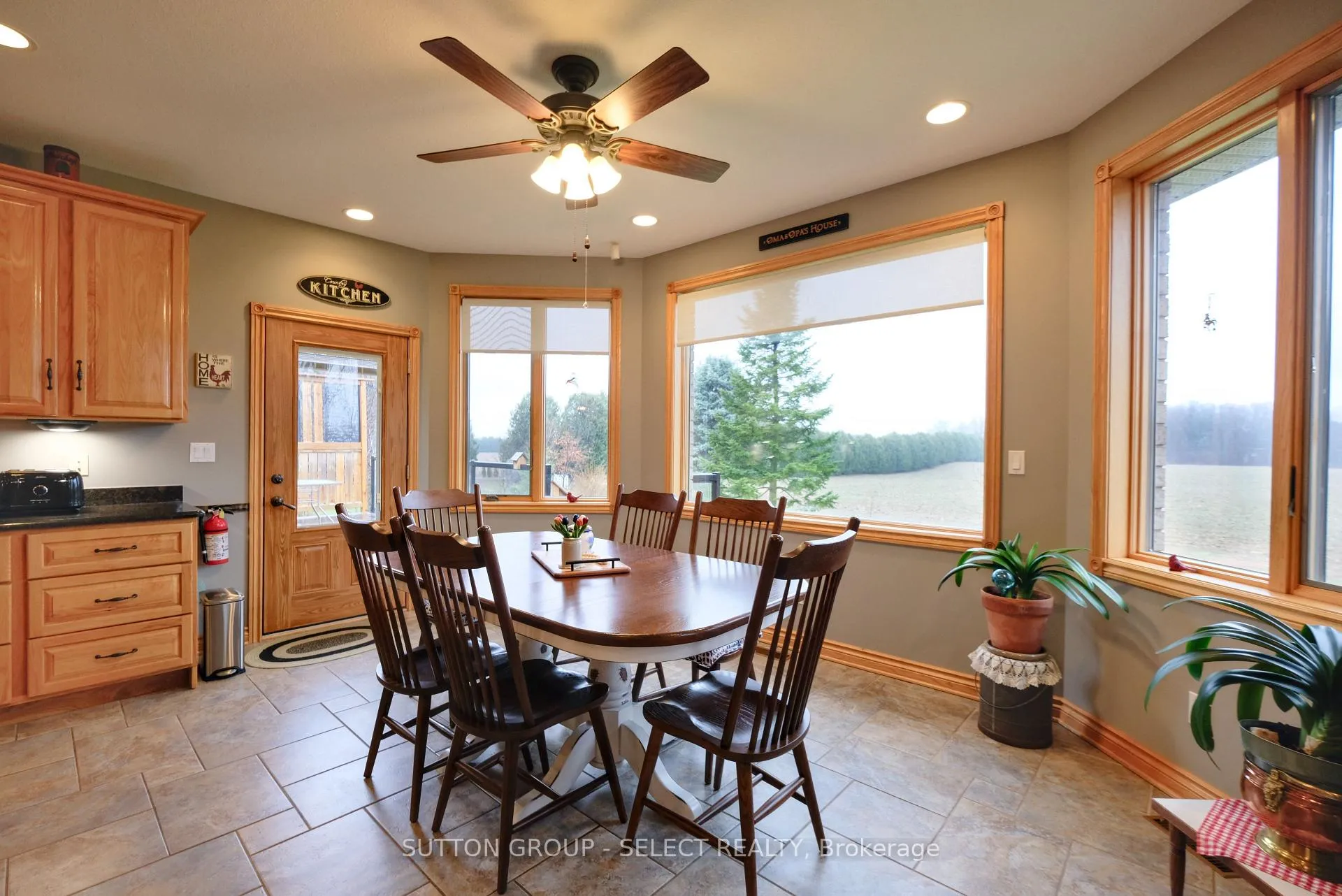 Photo 12 of 7284 Calvert Drive, Strathroy-Caradoc, Rural Strathroy-Caradoc — HOMEH