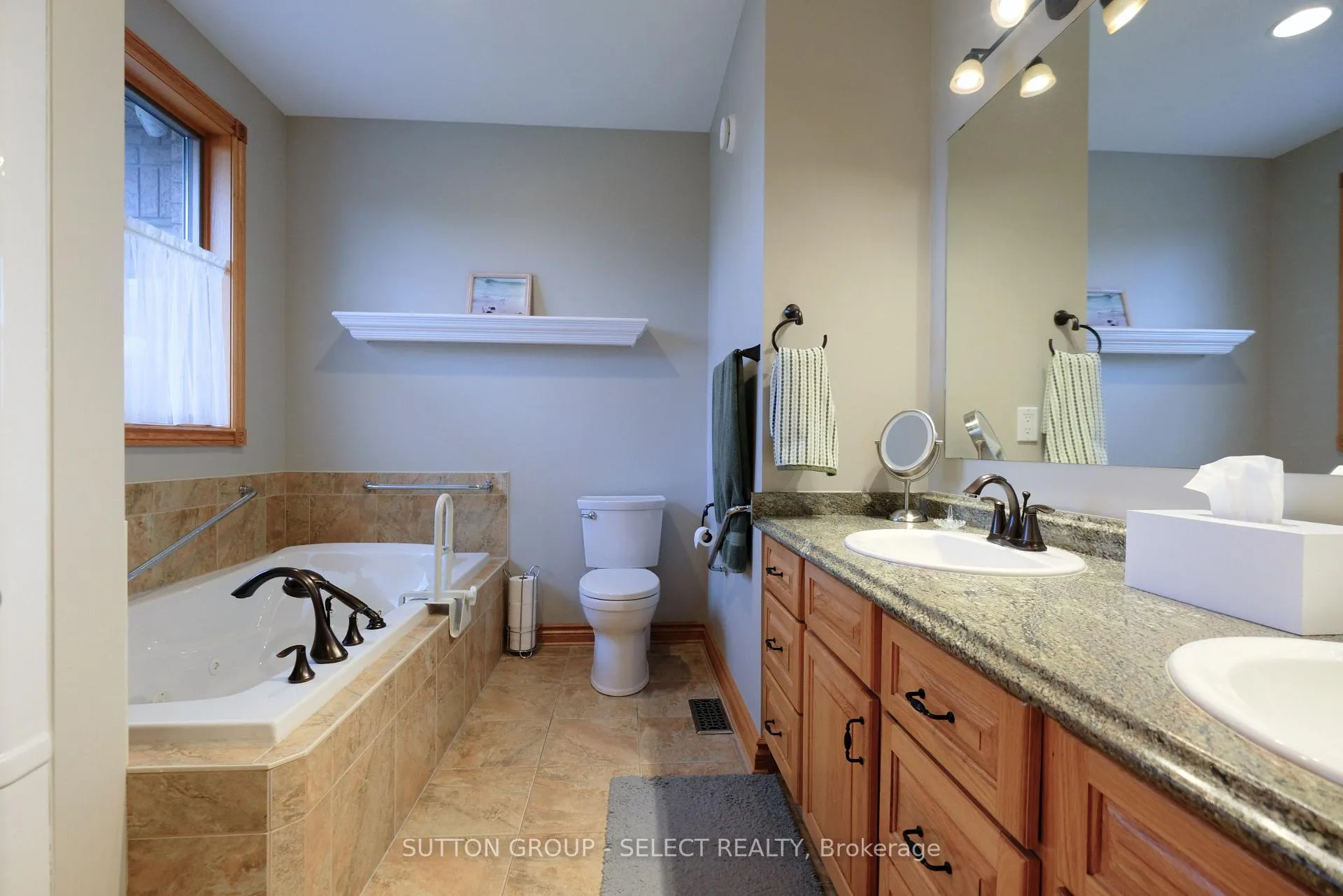 Photo 16 of 7284 Calvert Drive, Strathroy-Caradoc, Rural Strathroy-Caradoc — HOMEH