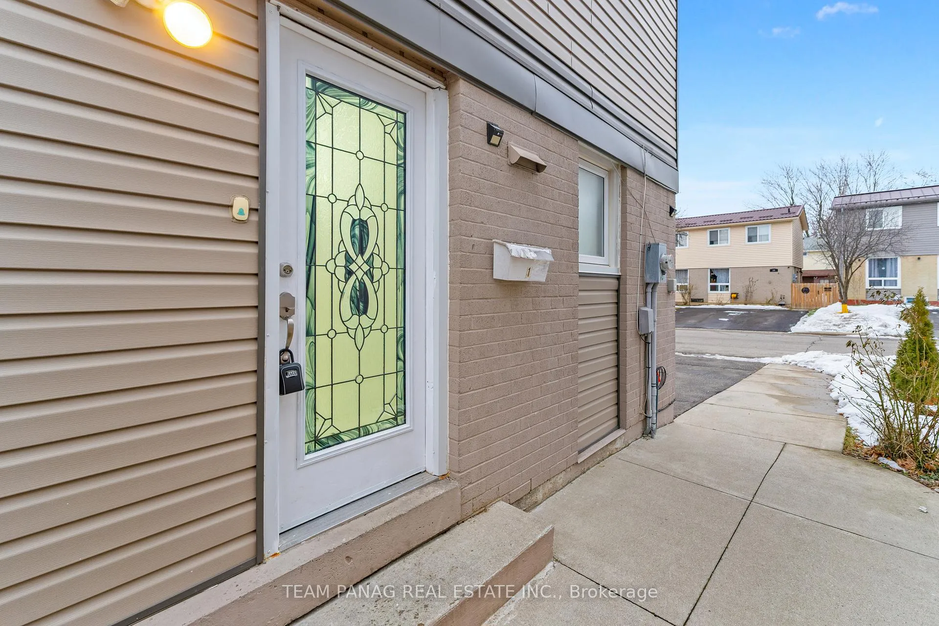 Photo 3 of 1 Golden Gate Drive, Brampton, Northgate — HOMEH