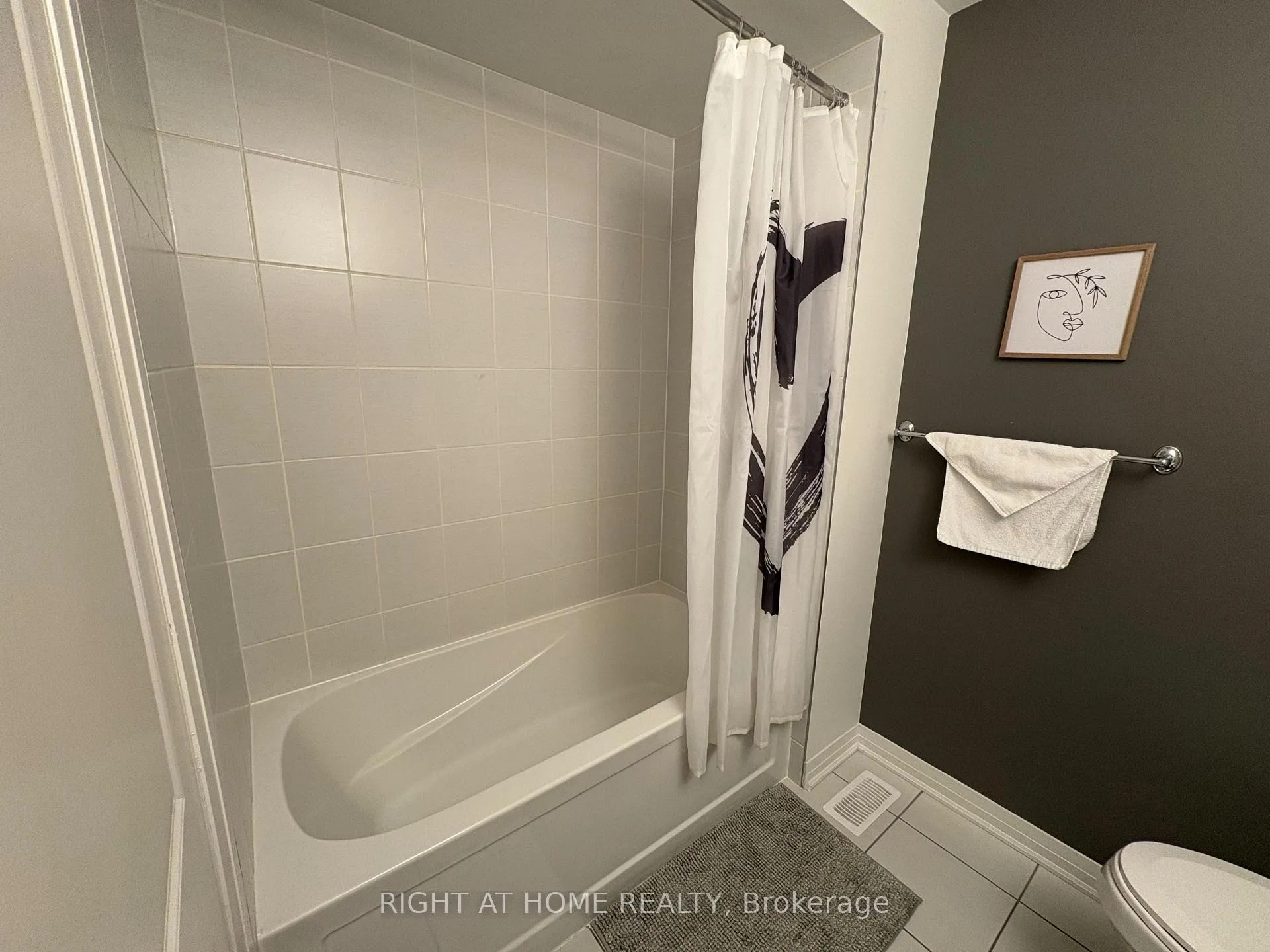 Photo 33 of 95 Shepherd Drive, Barrie, Painswick South — HOMEH