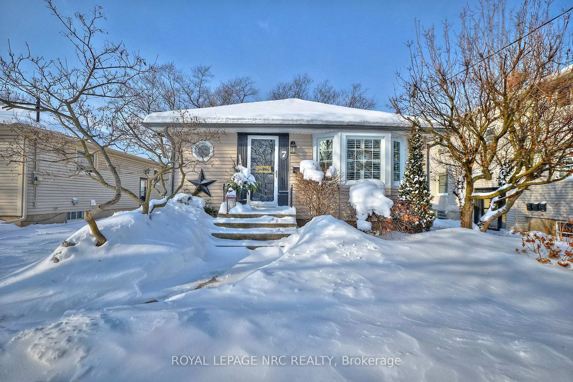 Photo 2 of 7 Perth Street, St. Catharines, E. Chester — HOMEH