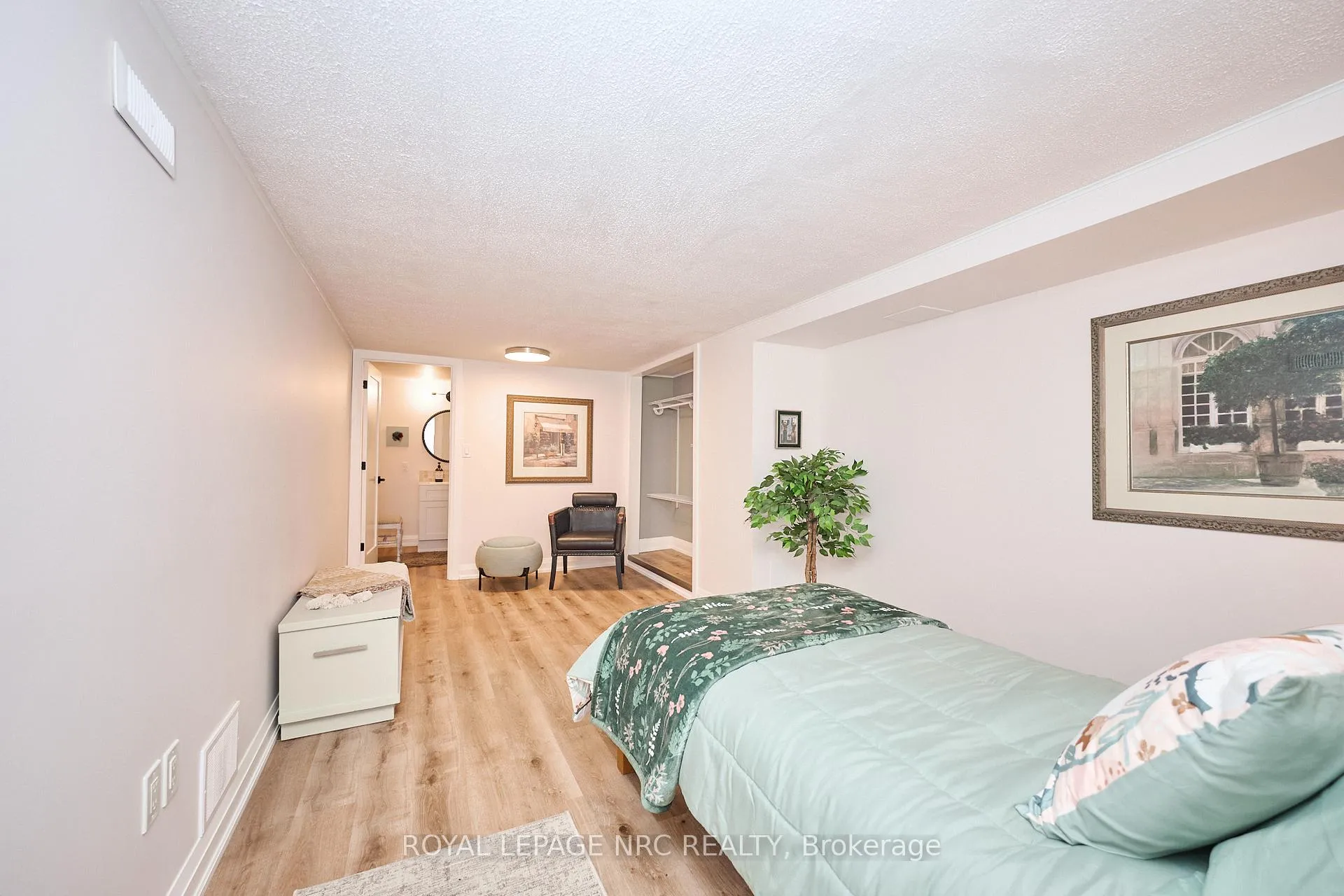 Photo 23 of 7 Perth Street, St. Catharines, E. Chester — HOMEH
