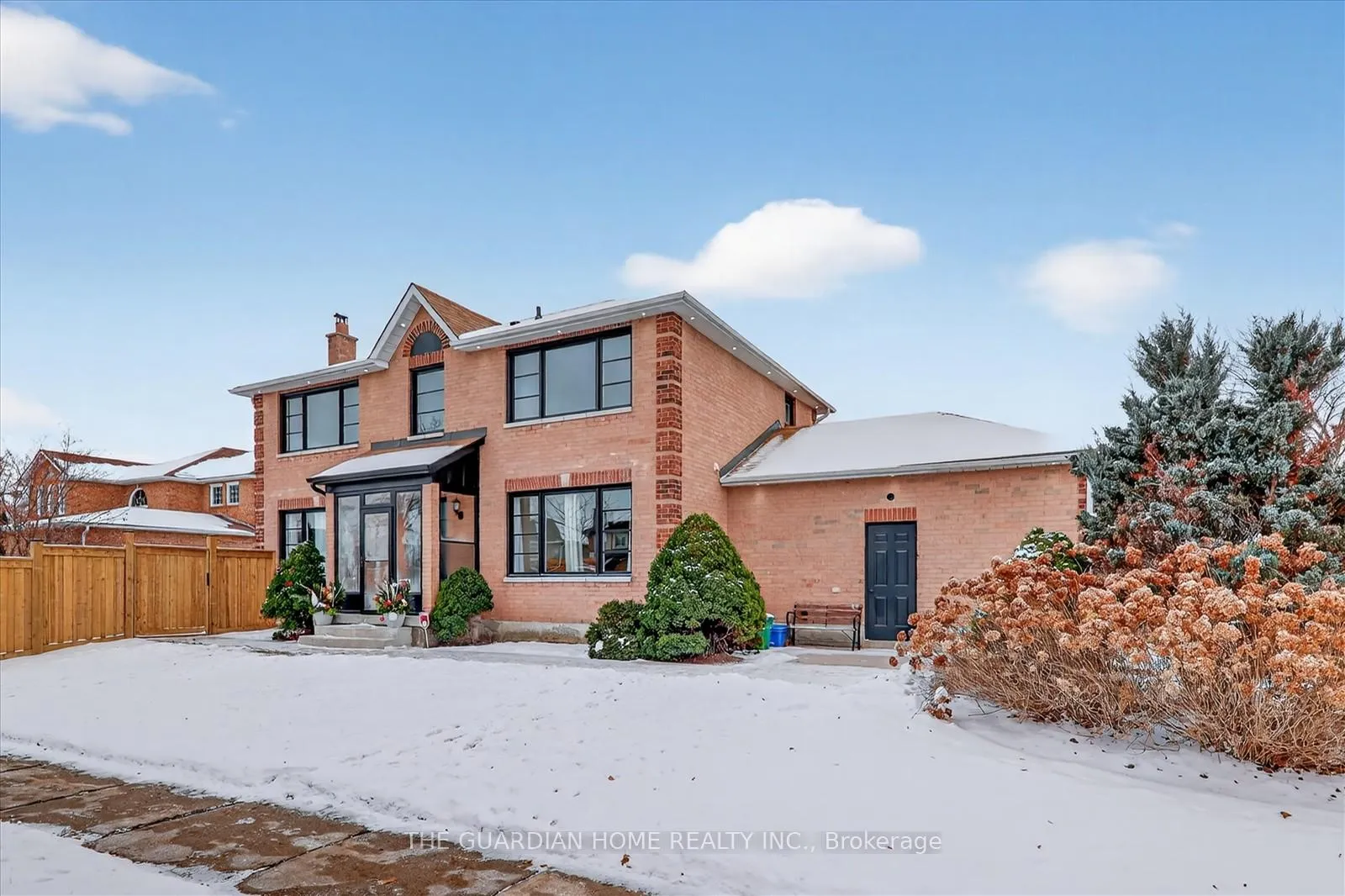 Photo 2 of 1 Arisaig Drive, Vaughan, Maple — HOMEH