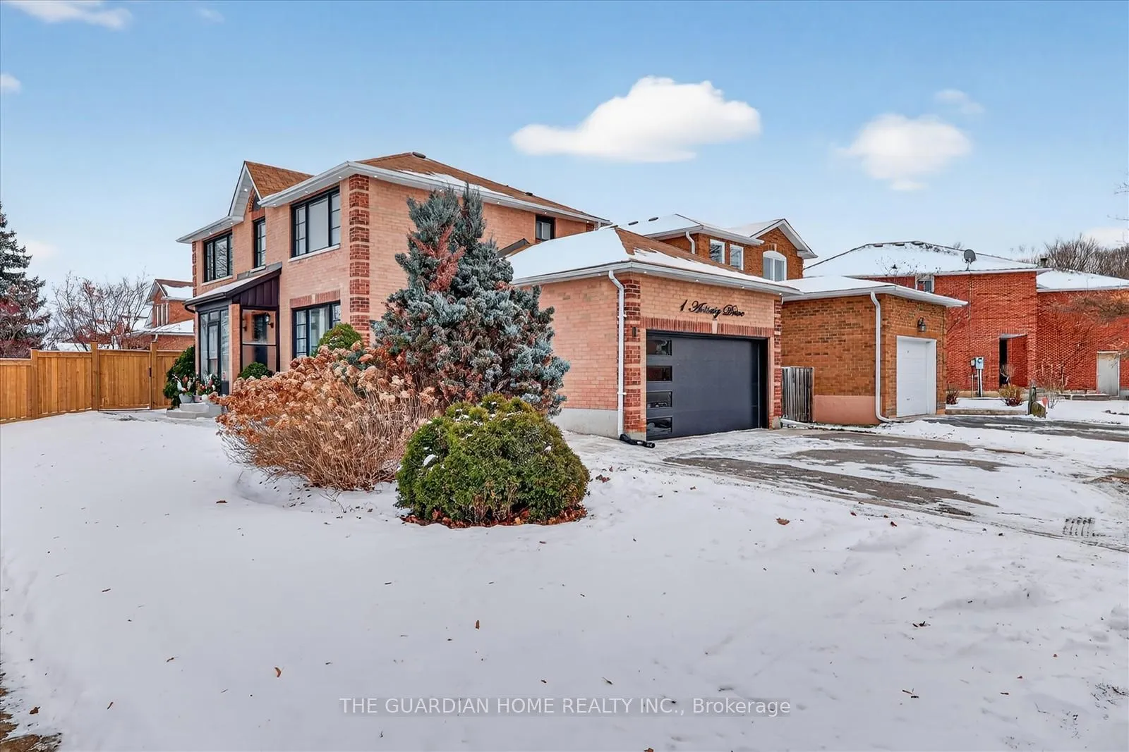 Photo 3 of 1 Arisaig Drive, Vaughan, Maple — HOMEH