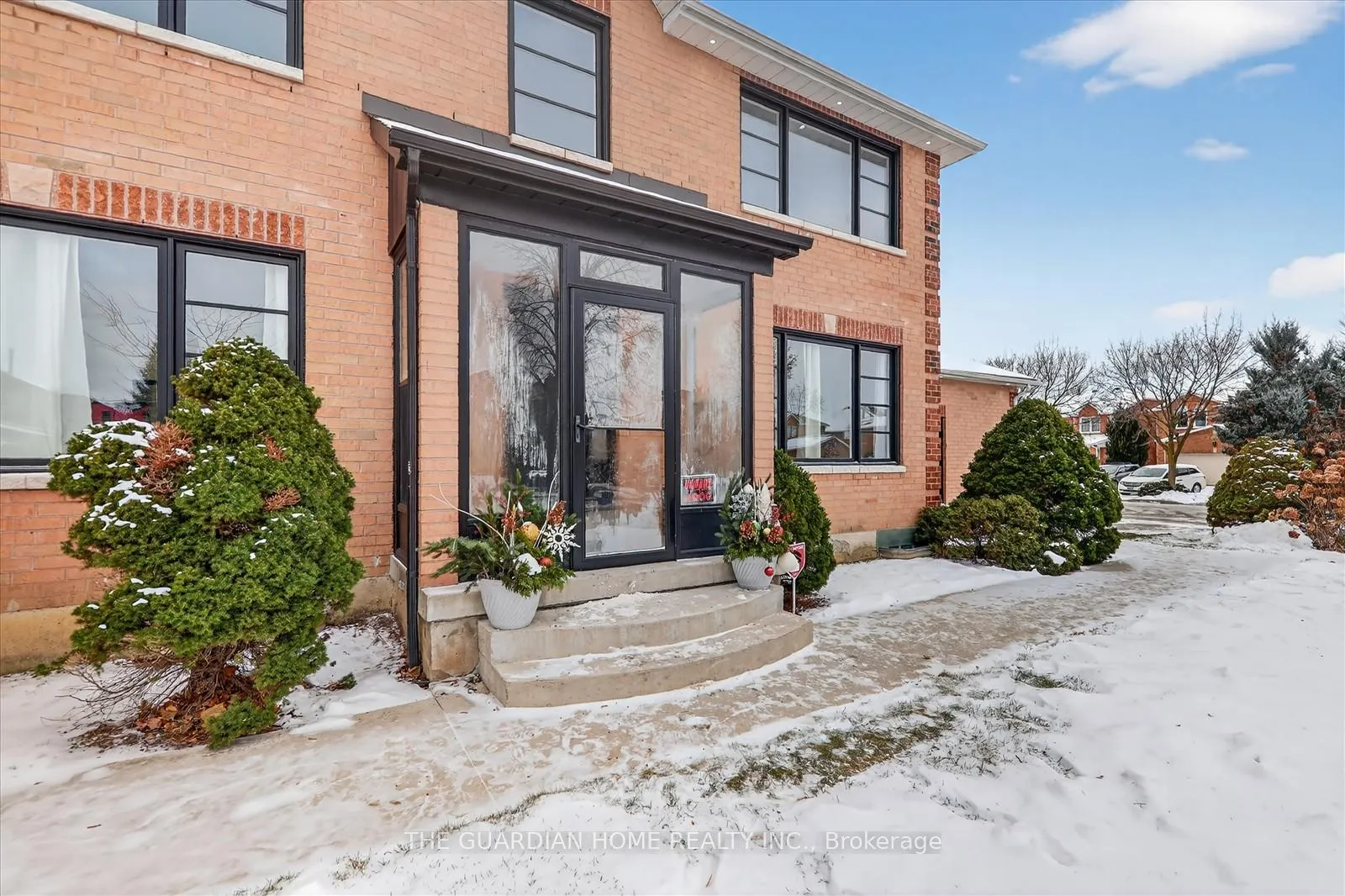 Photo 7 of 1 Arisaig Drive, Vaughan, Maple — HOMEH