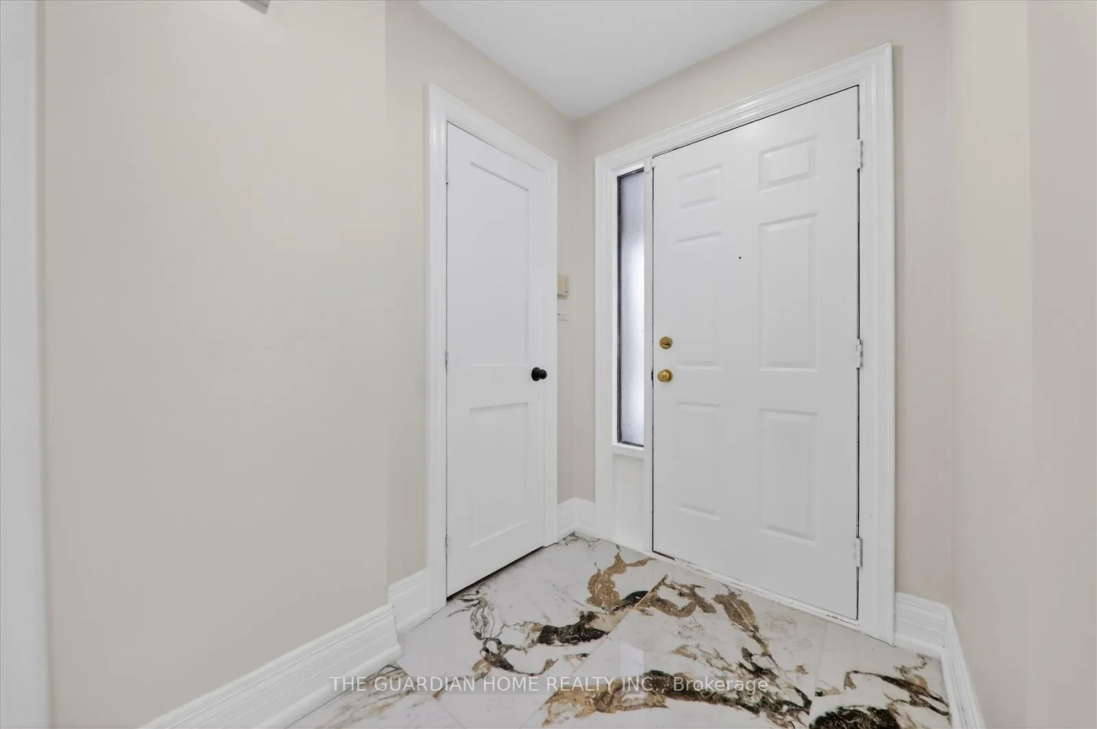 Photo 9 of 1 Arisaig Drive, Vaughan, Maple — HOMEH