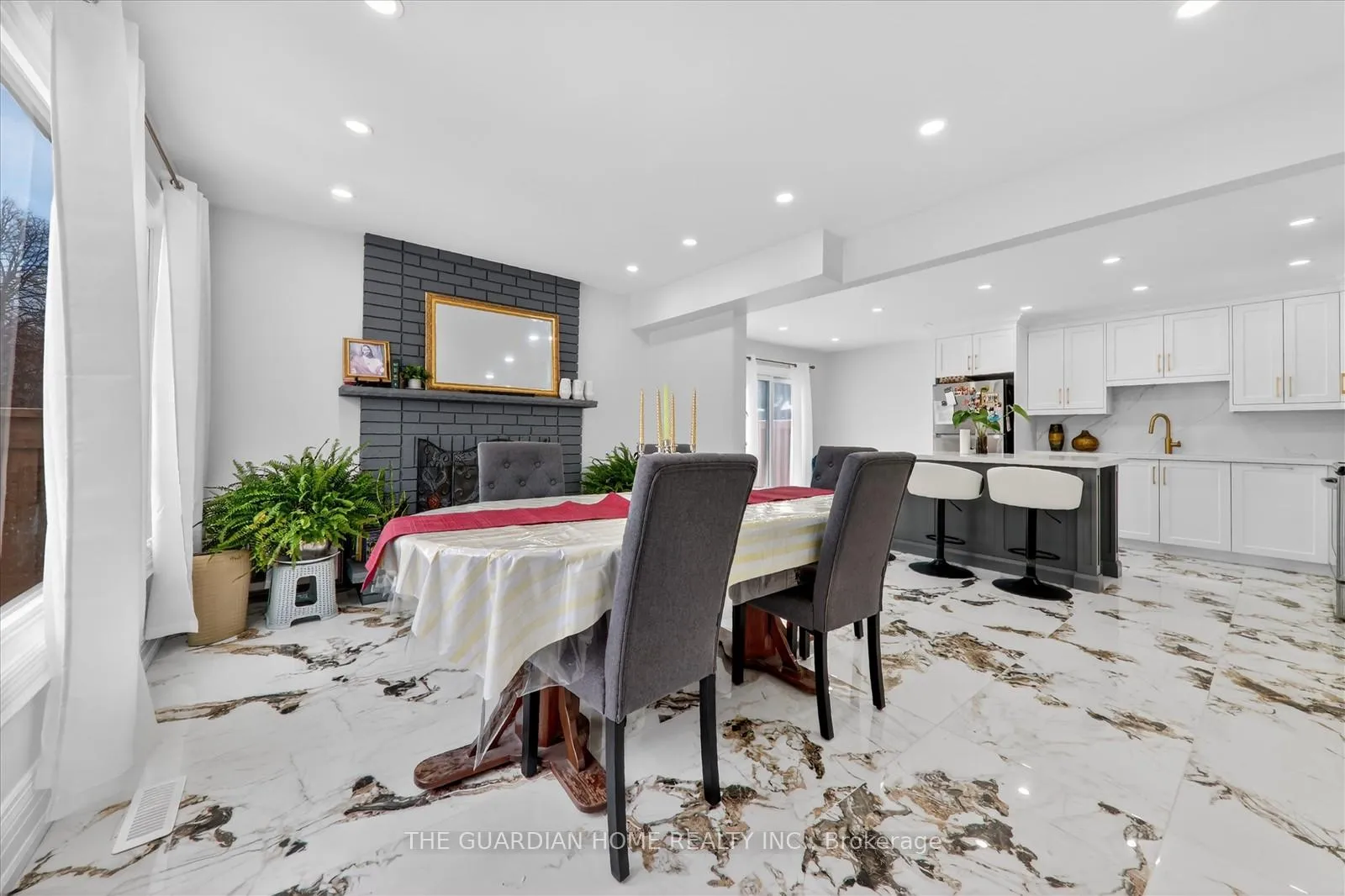 Photo 12 of 1 Arisaig Drive, Vaughan, Maple — HOMEH