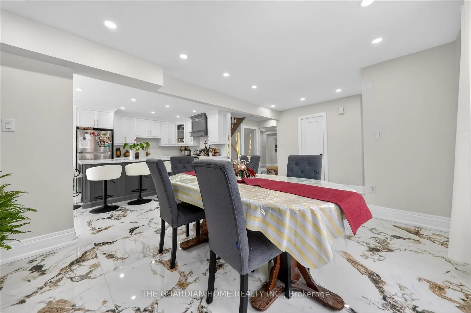Photo 13 of 1 Arisaig Drive, Vaughan, Maple — HOMEH