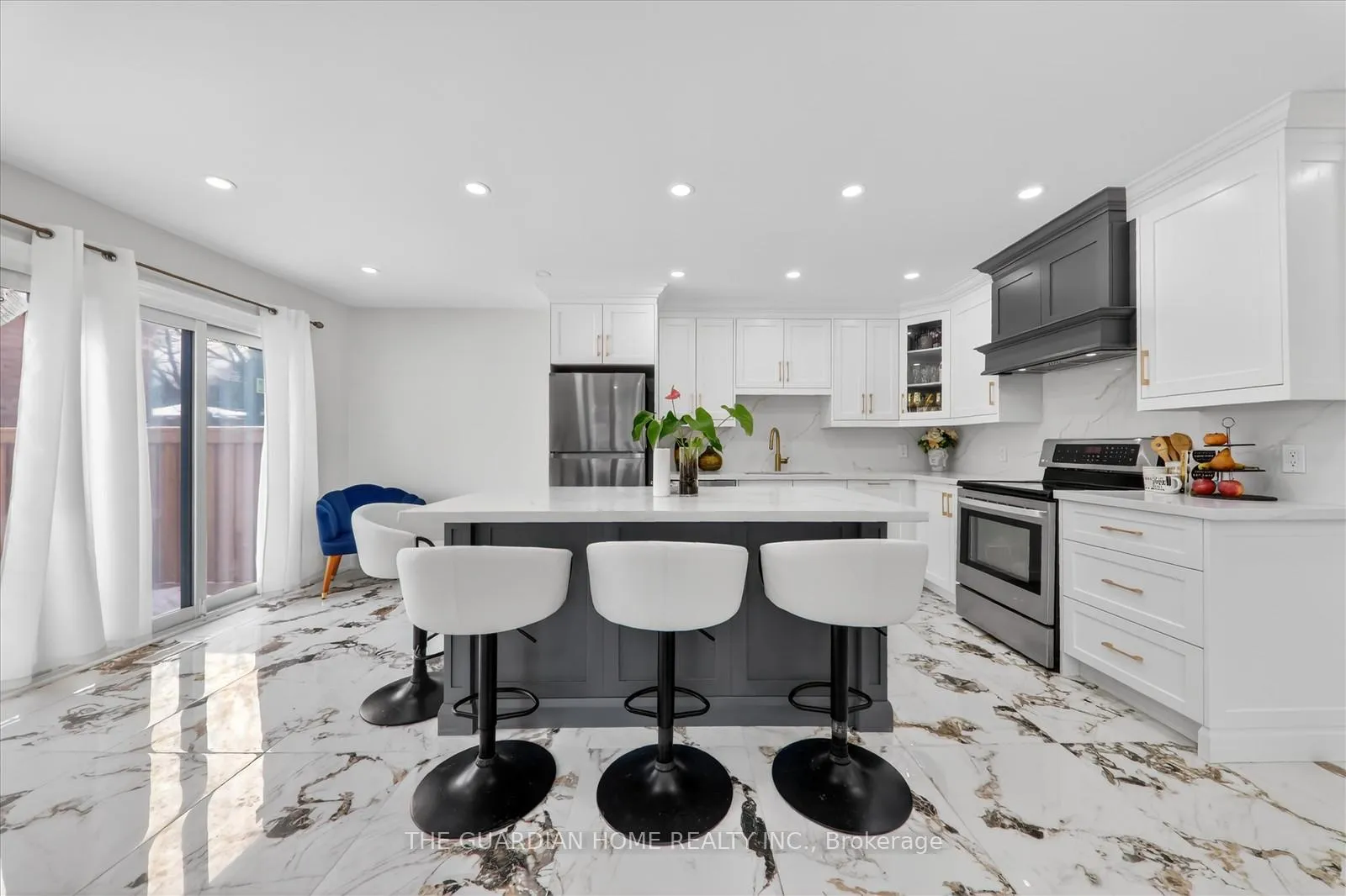 Photo 16 of 1 Arisaig Drive, Vaughan, Maple — HOMEH