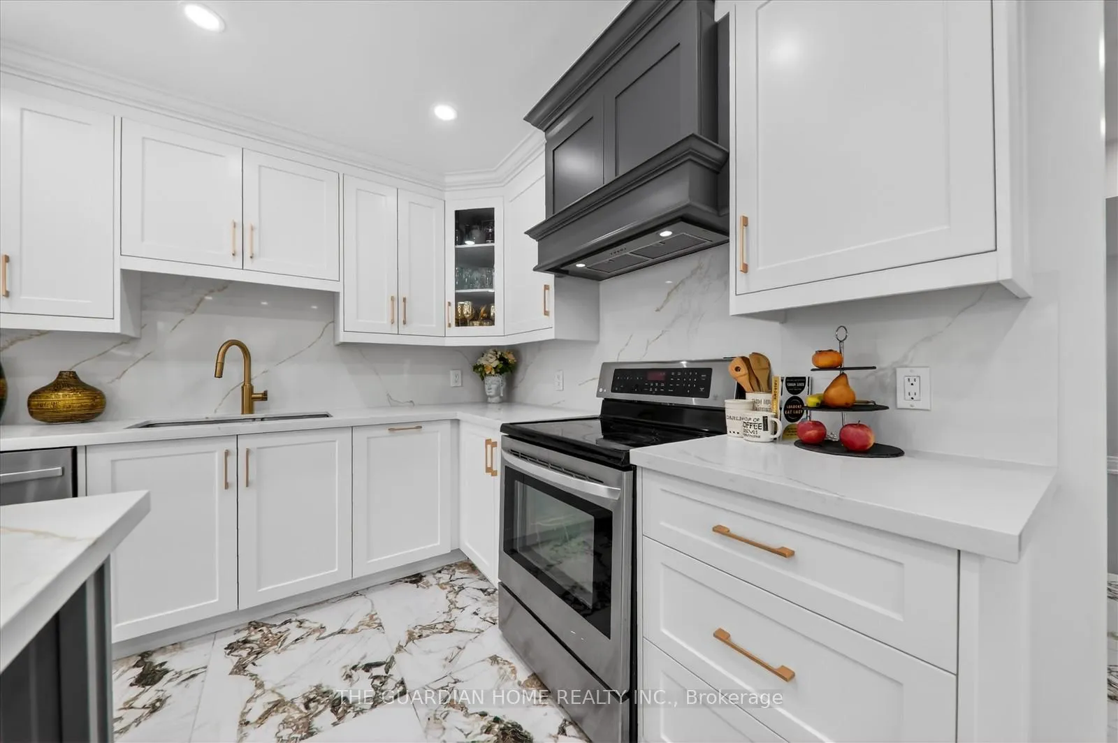 Photo 18 of 1 Arisaig Drive, Vaughan, Maple — HOMEH