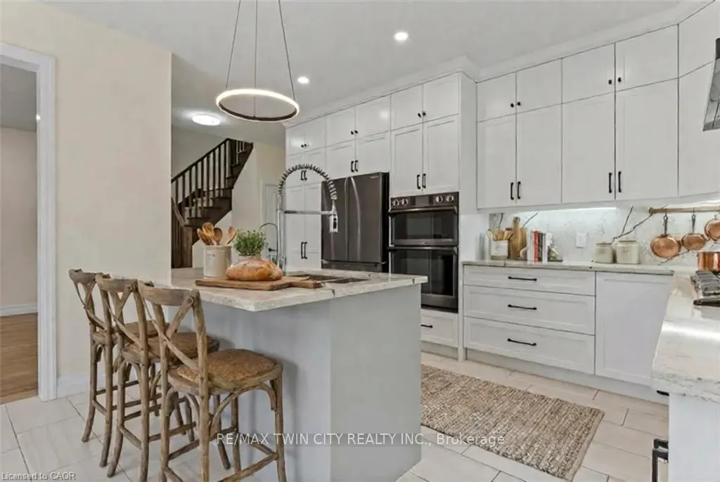 Photo 3 of 352 Chokecherry Crescent, Waterloo — HOMEH