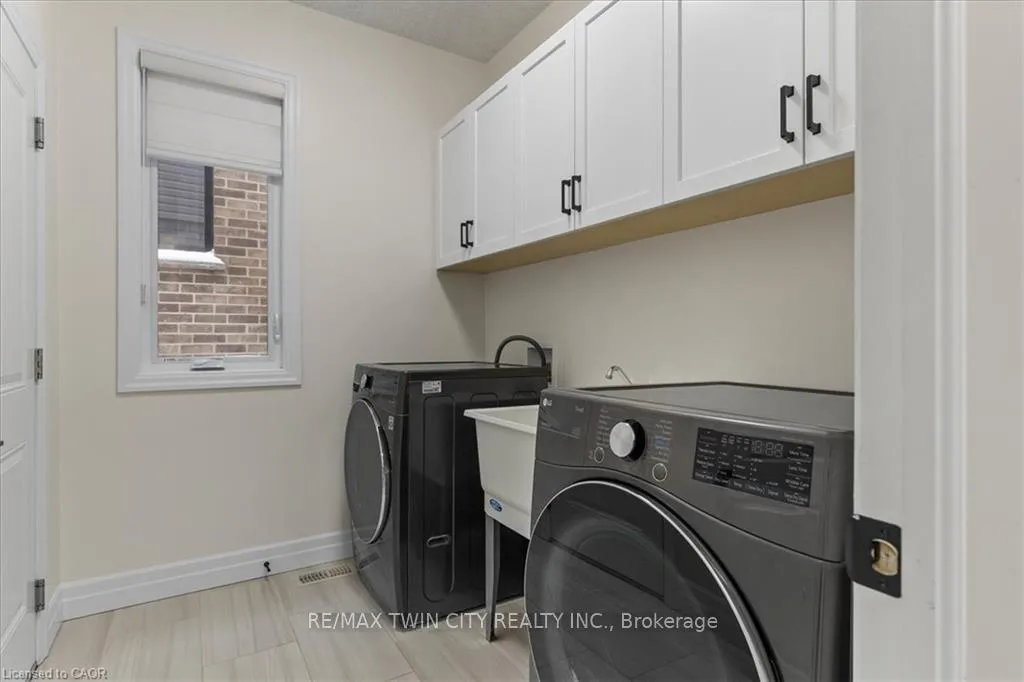 Photo 8 of 352 Chokecherry Crescent, Waterloo — HOMEH