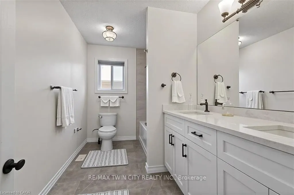 Photo 13 of 352 Chokecherry Crescent, Waterloo — HOMEH