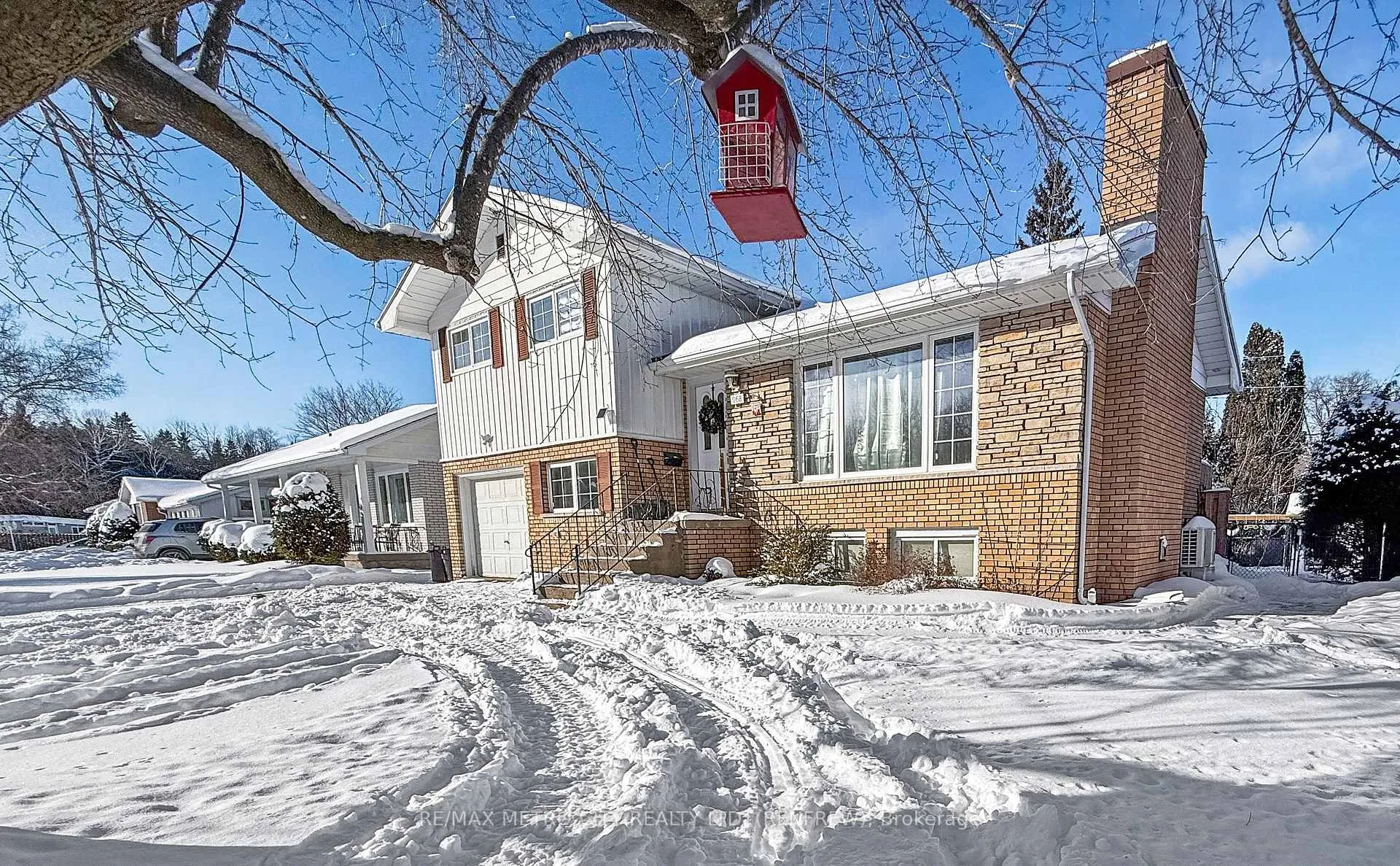 Photo 3 of 268 Wade Avenue, Renfrew — HOMEH
