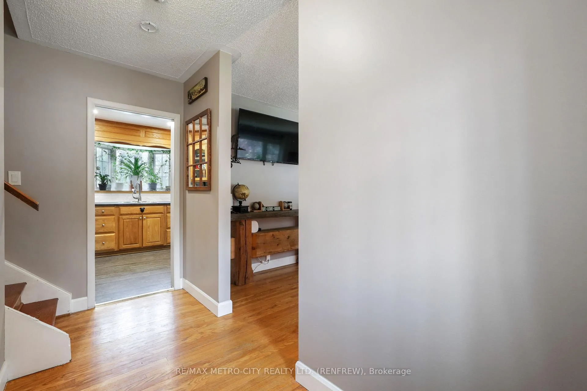 Photo 5 of 268 Wade Avenue, Renfrew — HOMEH