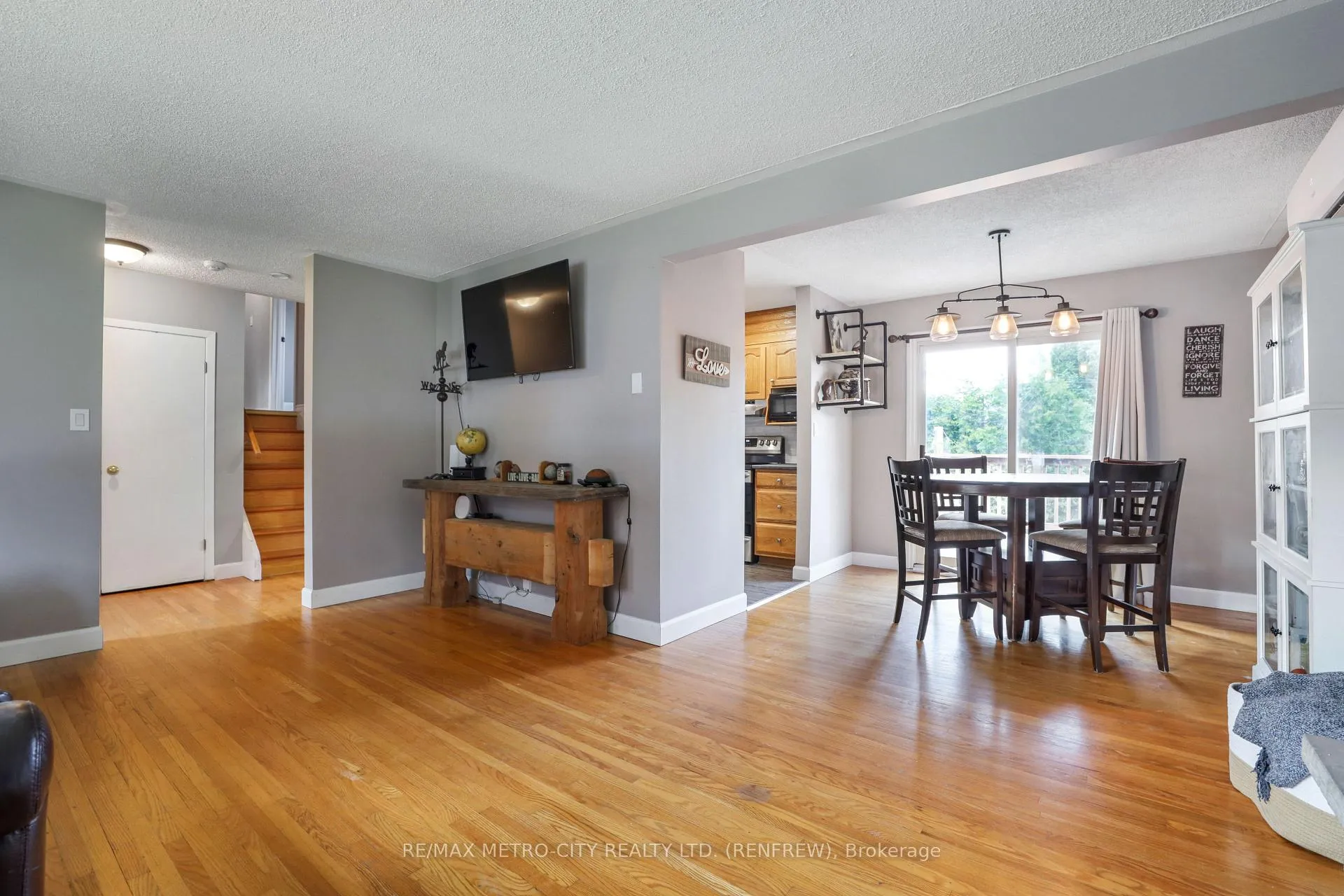 Photo 12 of 268 Wade Avenue, Renfrew — HOMEH
