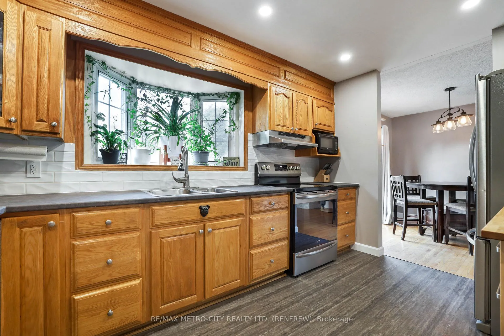 Photo 15 of 268 Wade Avenue, Renfrew — HOMEH