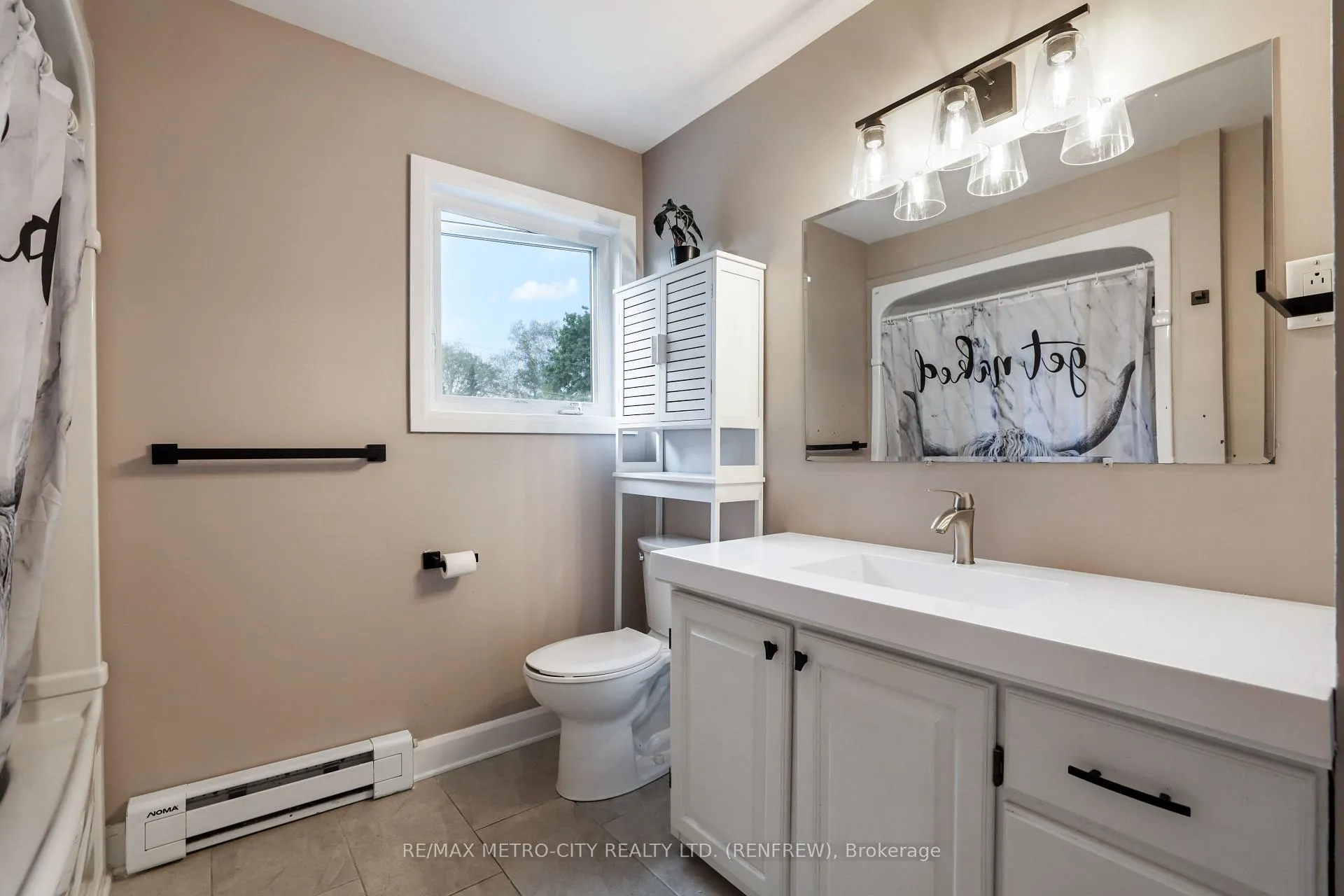 Photo 18 of 268 Wade Avenue, Renfrew — HOMEH