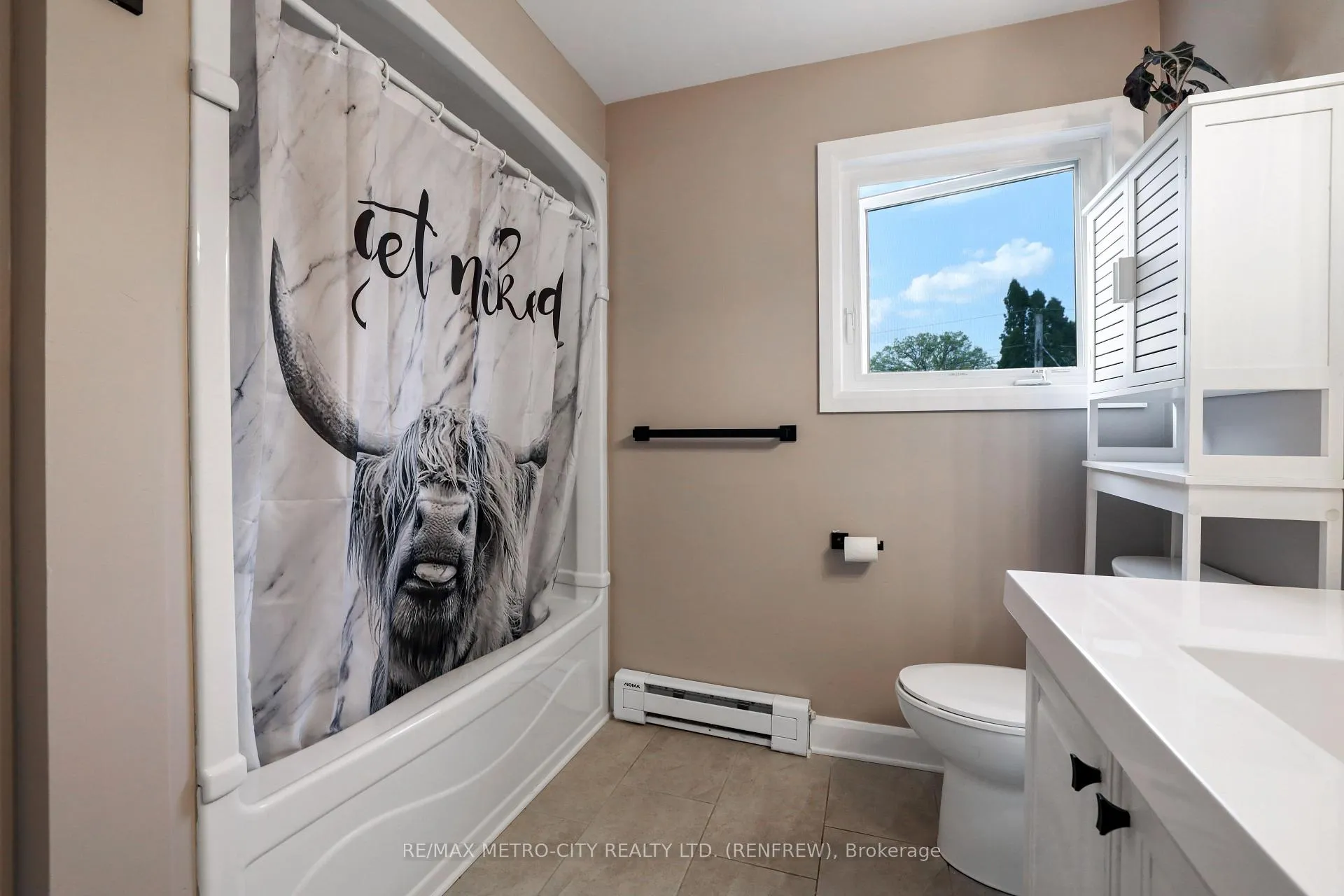 Photo 19 of 268 Wade Avenue, Renfrew — HOMEH
