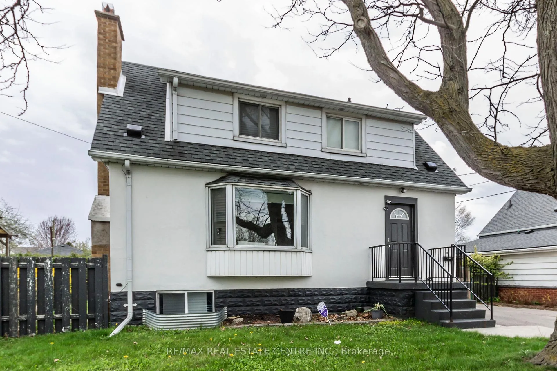 Photo 1 of 20 West 1st Street, Hamilton, Bonnington — HOMEH
