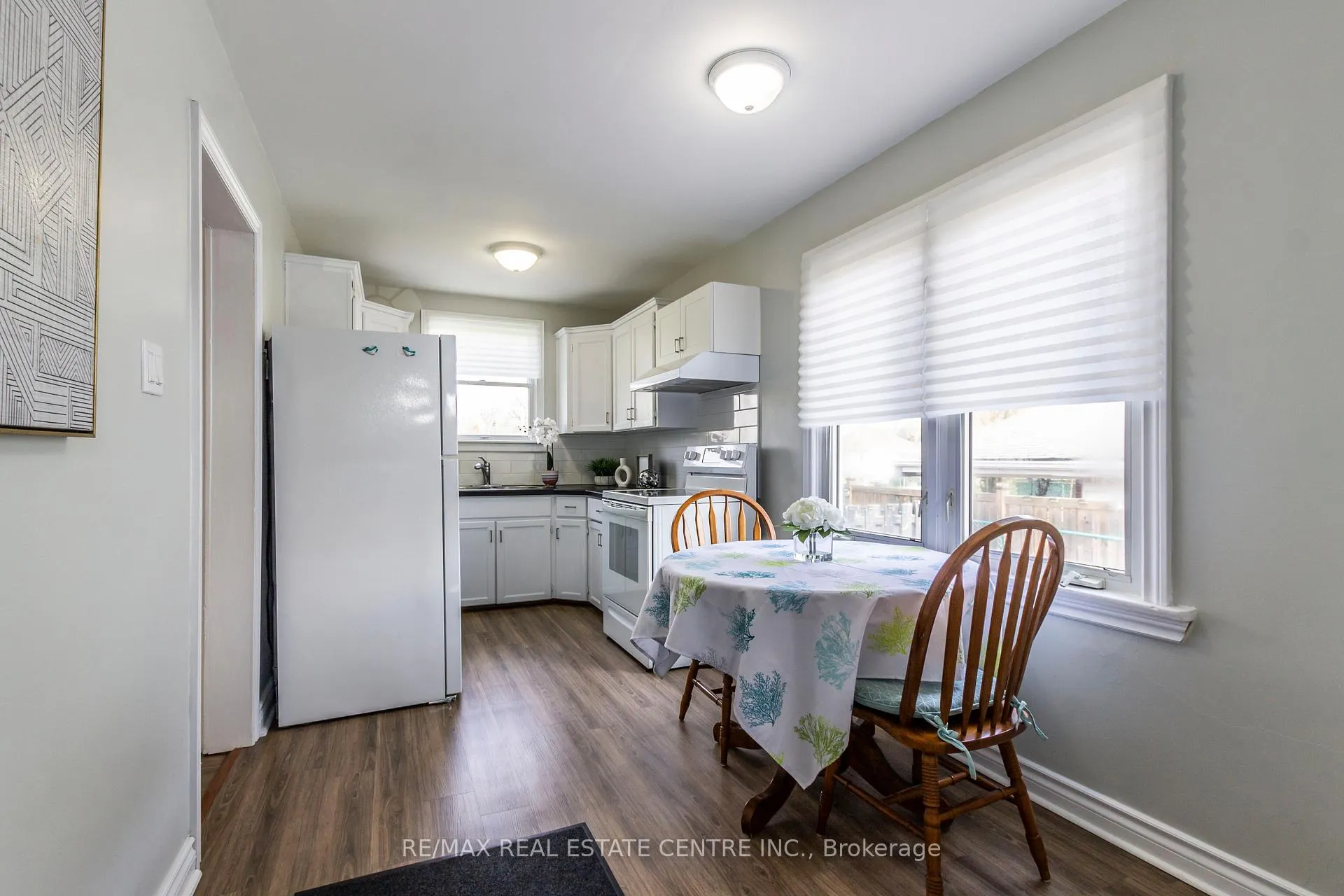 Photo 5 of 20 West 1st Street, Hamilton, Bonnington — HOMEH