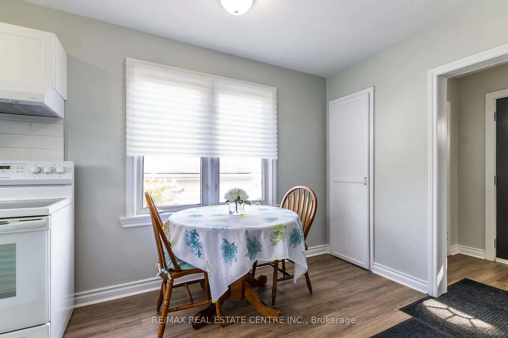 Photo 6 of 20 West 1st Street, Hamilton, Bonnington — HOMEH