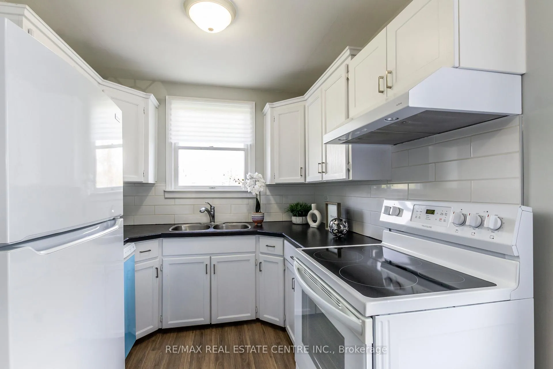 Photo 7 of 20 West 1st Street, Hamilton, Bonnington — HOMEH