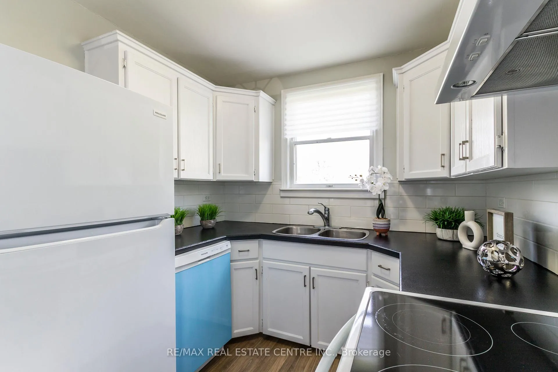 Photo 8 of 20 West 1st Street, Hamilton, Bonnington — HOMEH