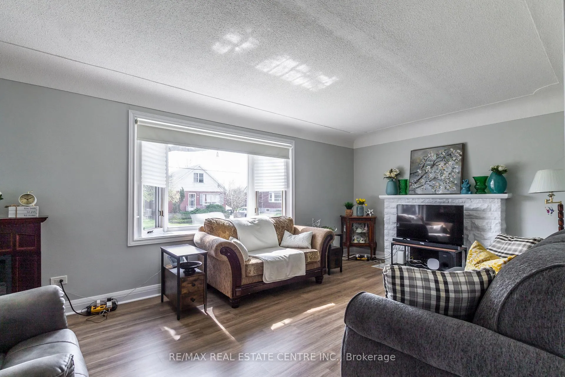 Photo 10 of 20 West 1st Street, Hamilton, Bonnington — HOMEH